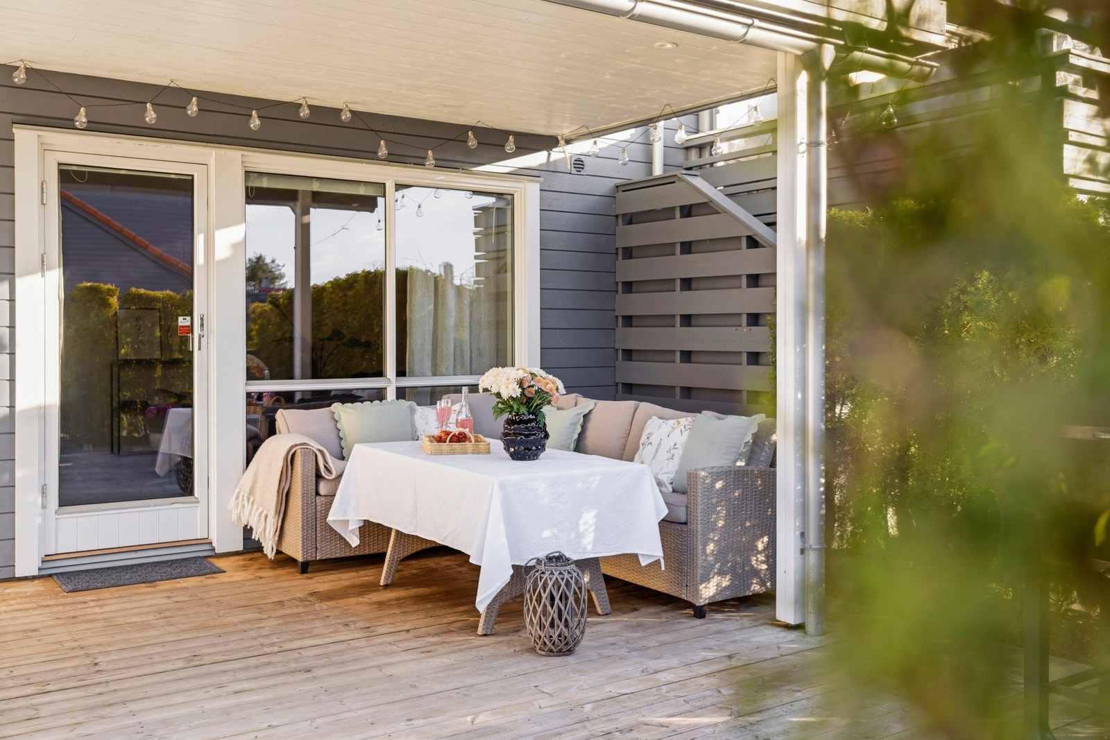 Terrassen er vendt mot nordvest for optimale solforhold fra ettermiddag til kveld! Galleribilde