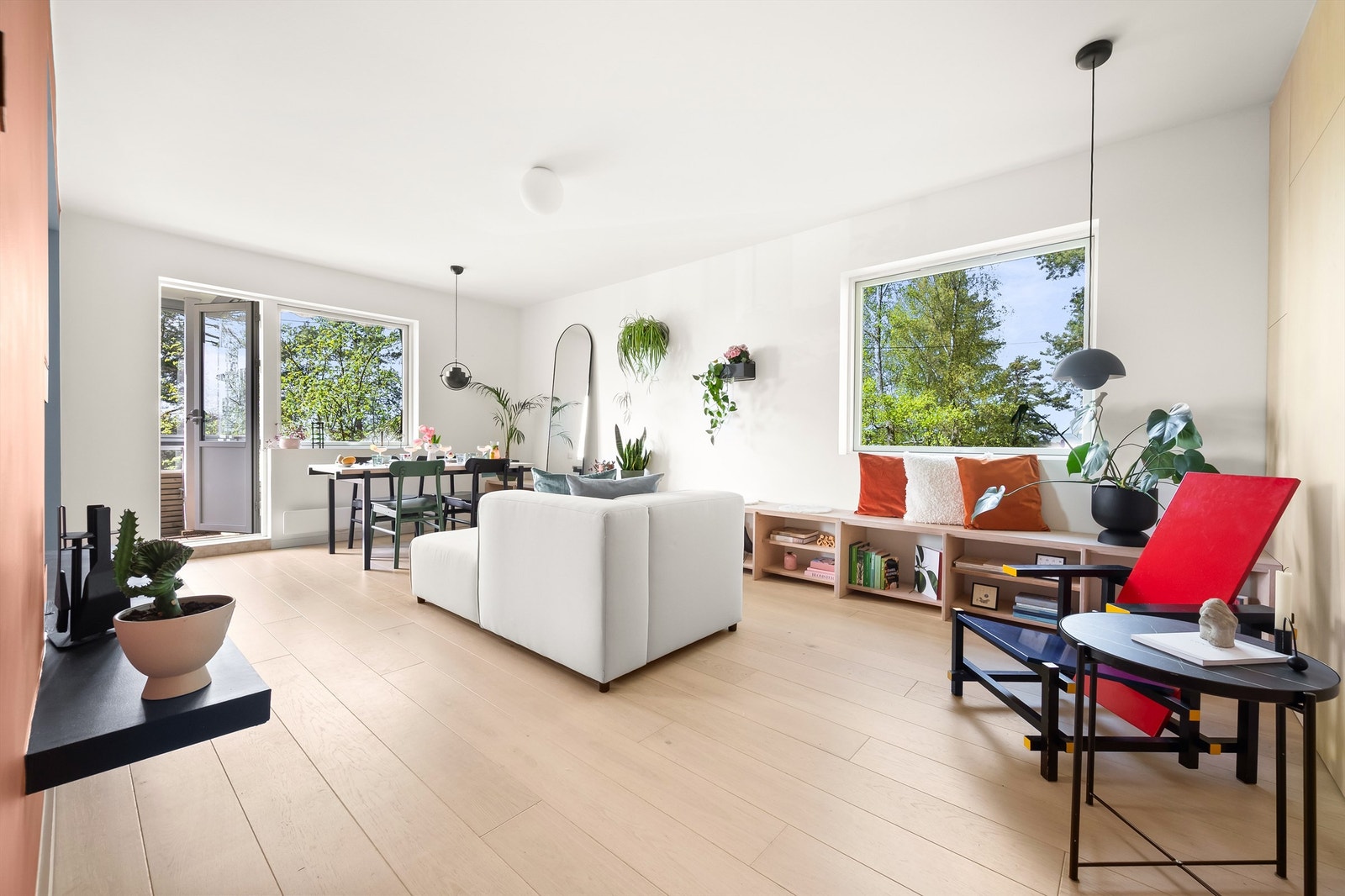 Attraktiv 3-romsleilighet med balkong, totalrenovert i 2021 av et arkitekt-og interiørdesignstudio. Foto: Martine Eren Jacobsen /iSnitt Galleribilde