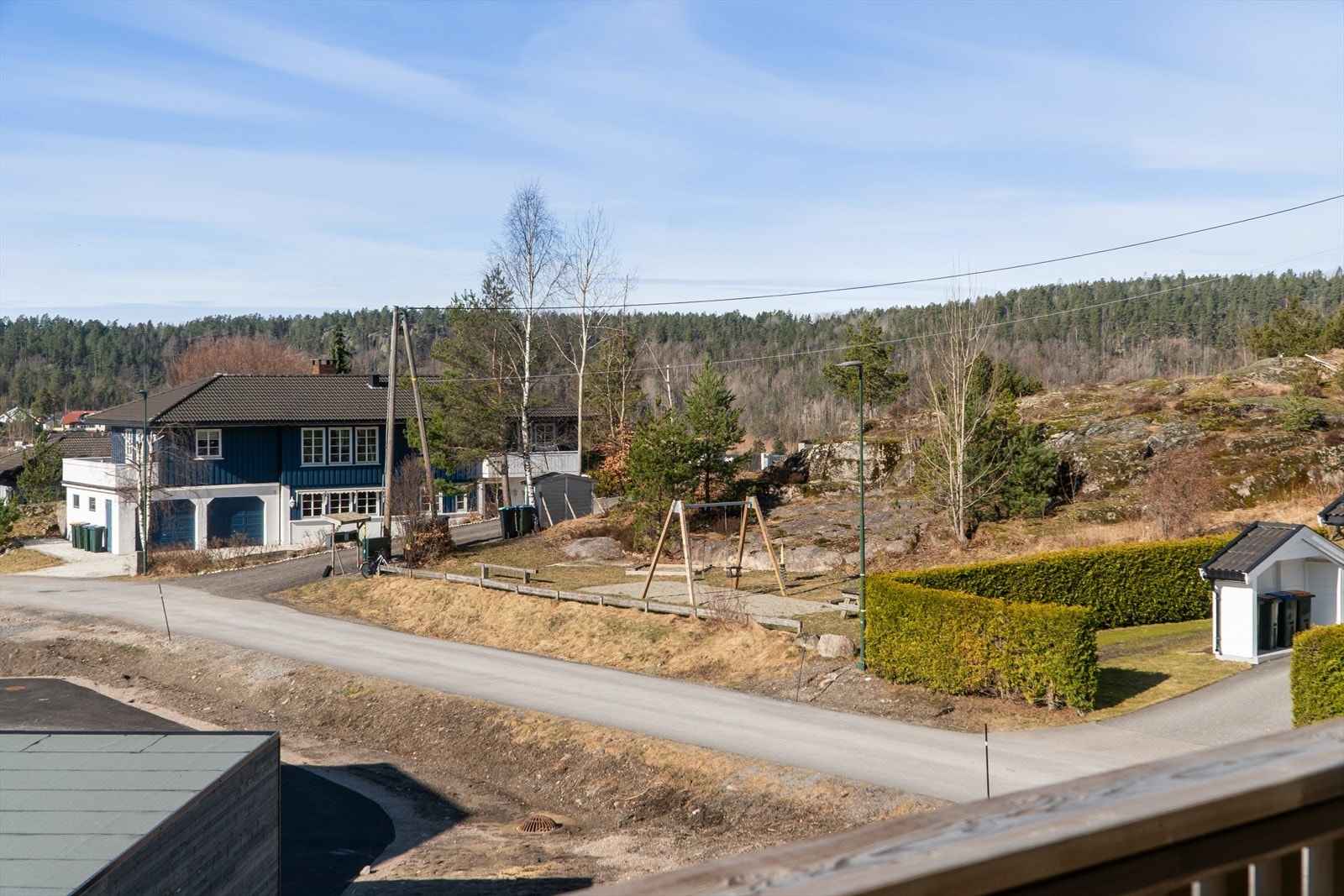 Området er familievennlig, med lekeplasser og kort vei til både Kodal skole og flere barnehager. Galleribilde