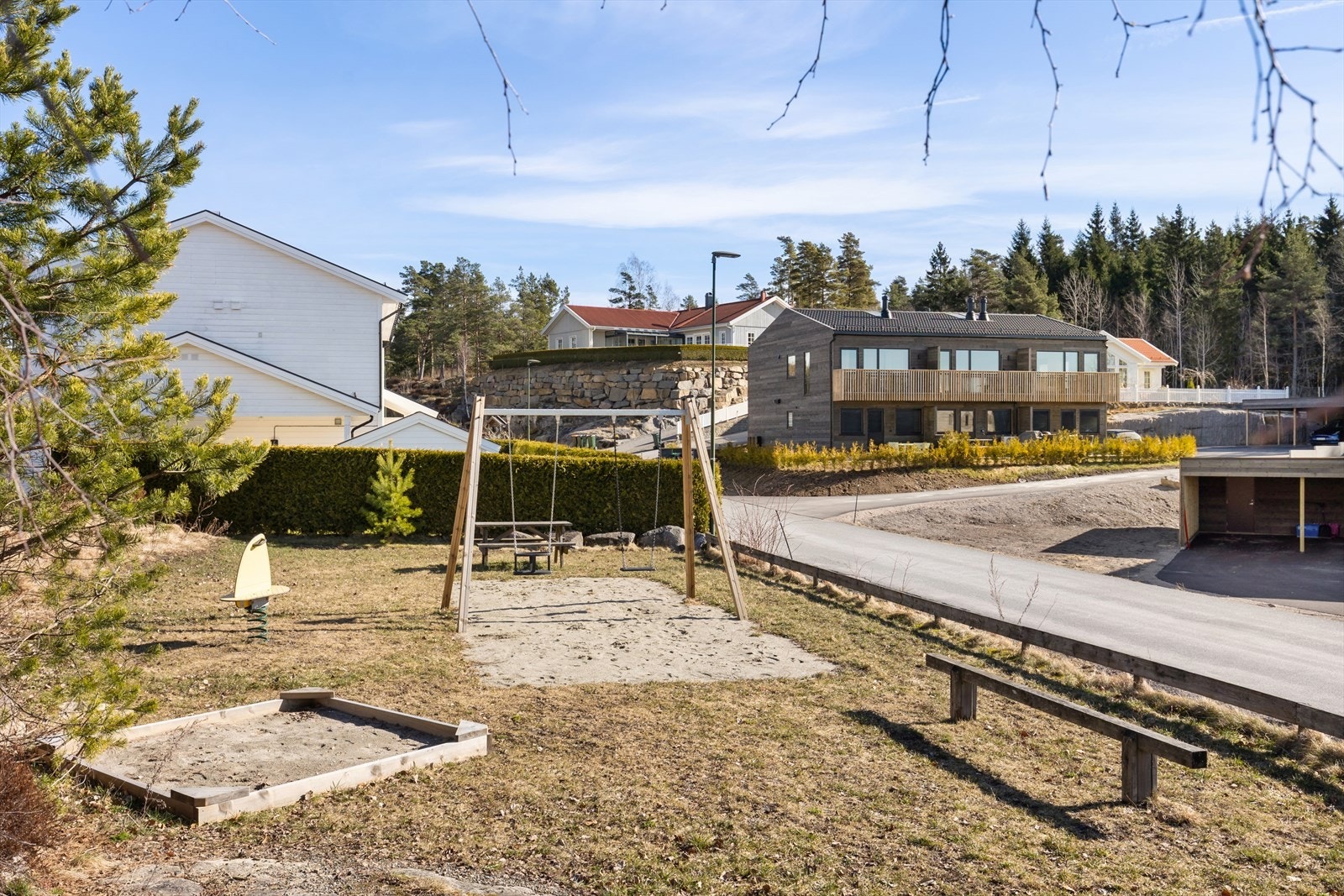 Med nærhet til blant annet Kodal idrettsplass er det gode muligheter for fritidsaktiviteter for hele familien. Galleribilde