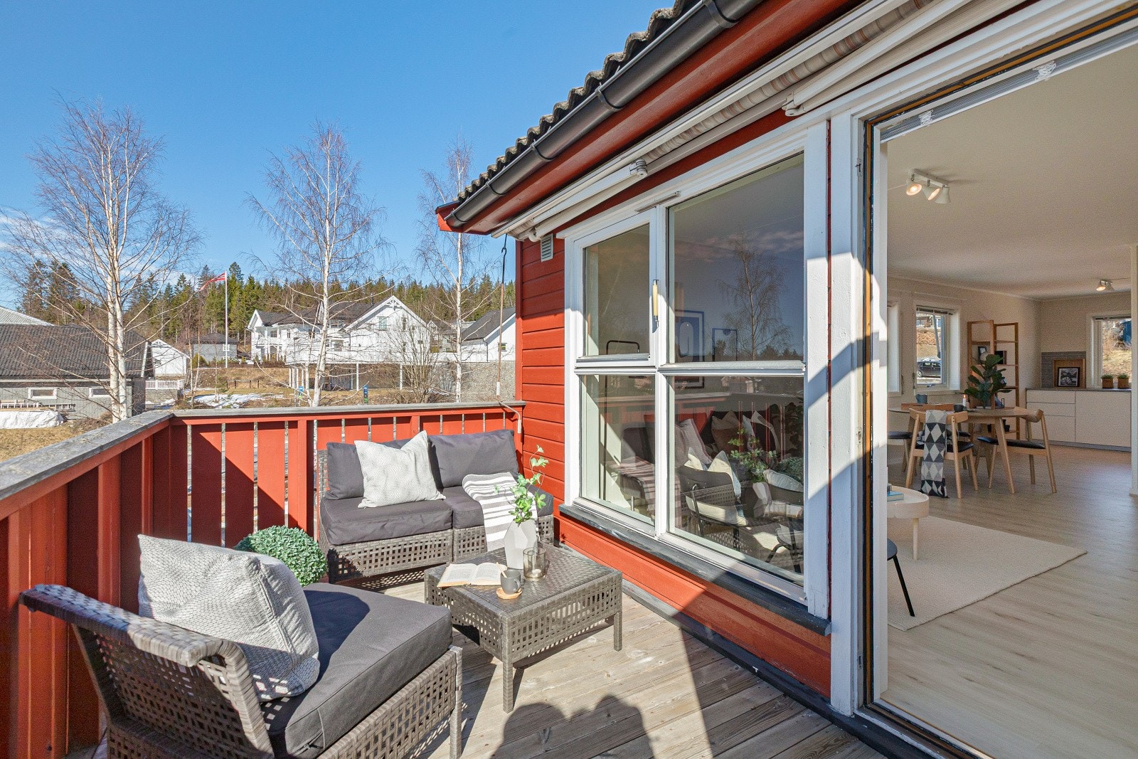 Balkongen er et hyggelig sted på sommerhalvåret. Galleribilde