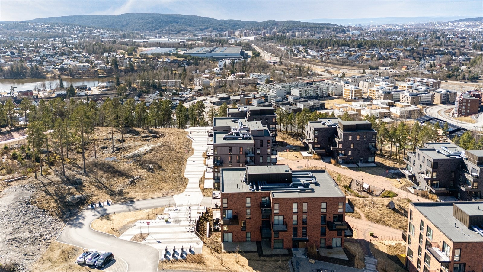 Med bil tar det ca. 30 minutter til Oslo Gardermoen og 20 minutter til Oslo S. Galleribilde