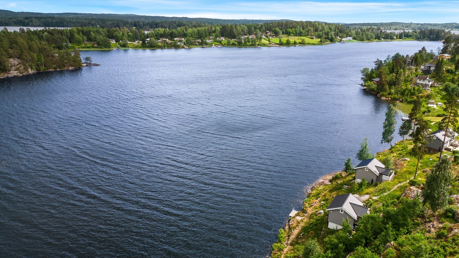 Området rundt eiendommen er regulert til fritidsboliger. Galleribilde