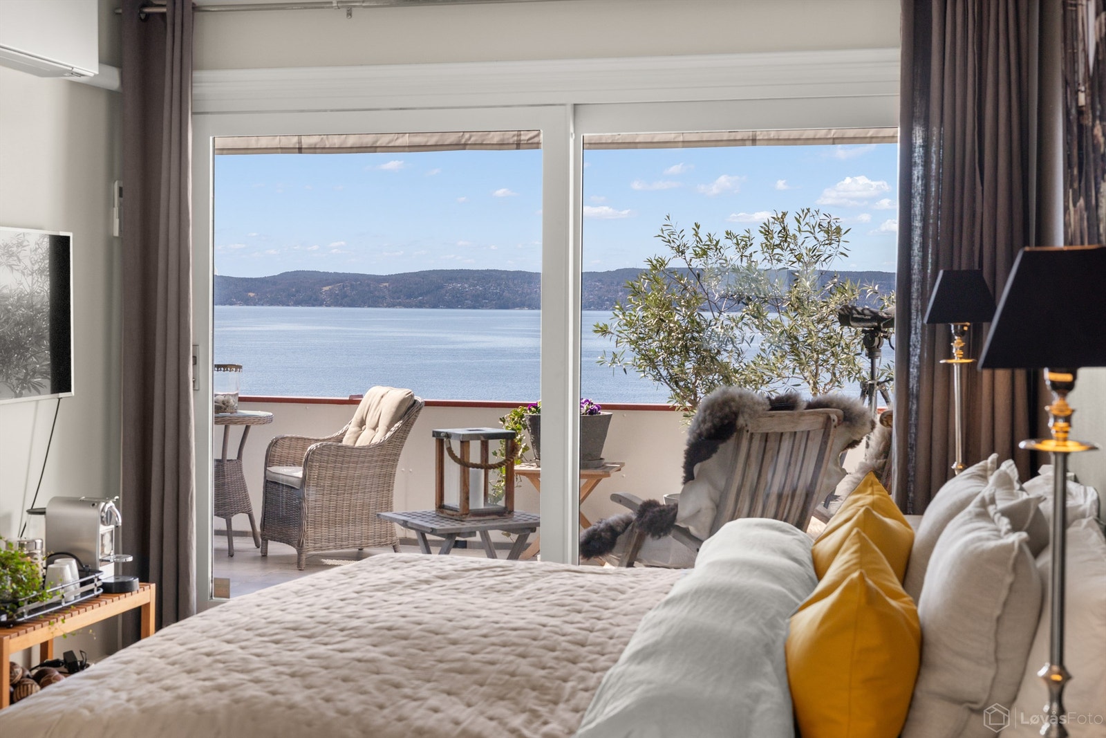 Våkn opp til en fantastisk utsikt over Bunnefjorden. Galleribilde