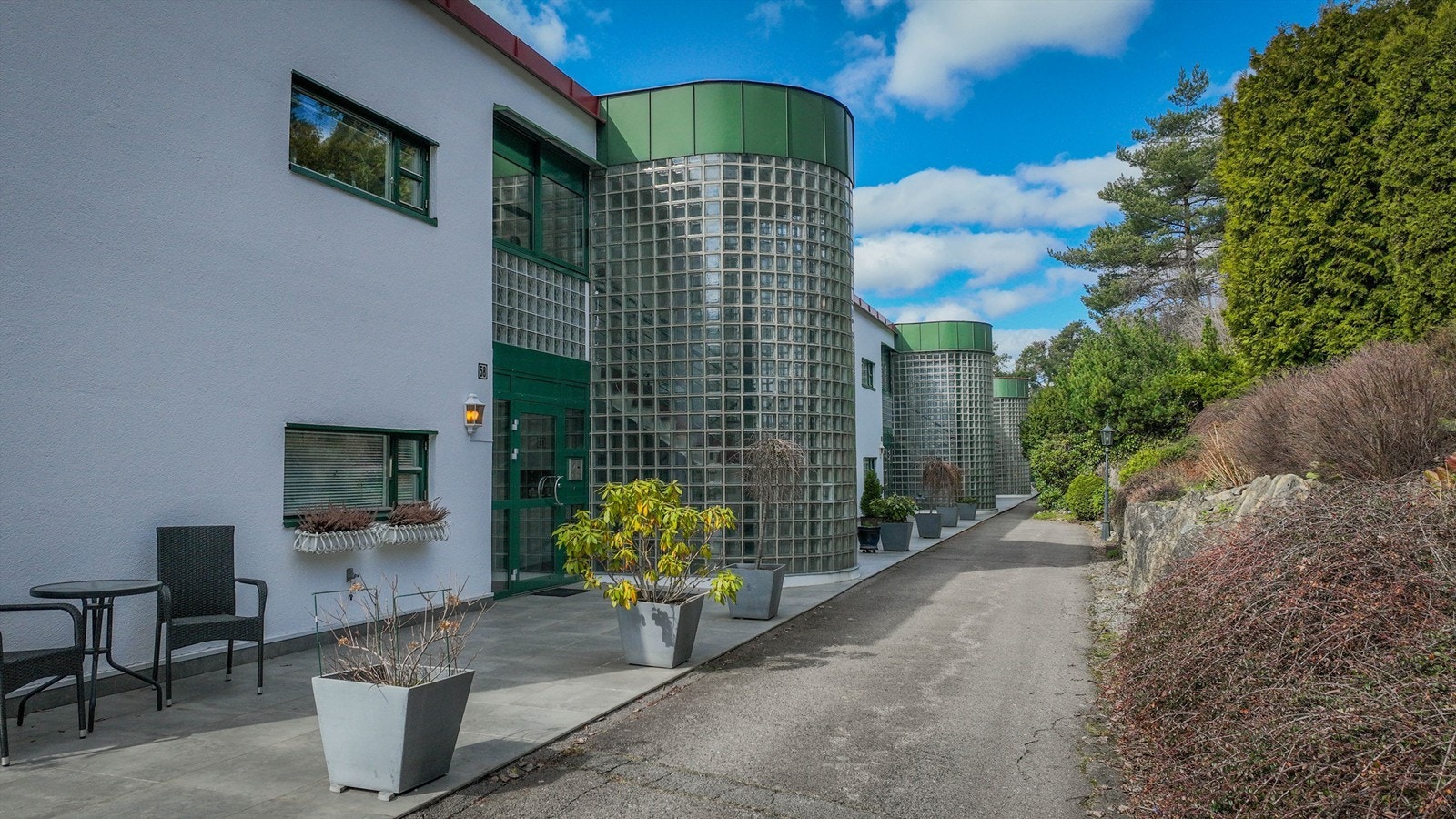 Inngangspartiene. Galleribilde