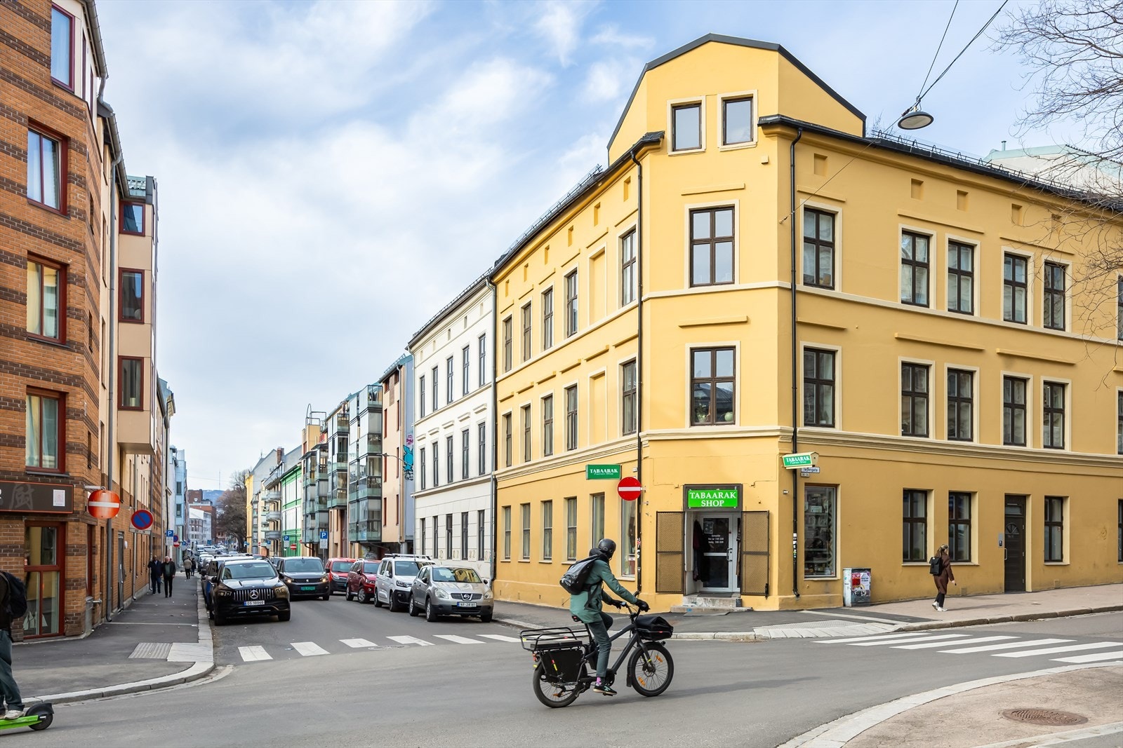 Beliggenheten på grensen mellom Tøyen og Grønland gir en unik kombinasjon av pulserende byliv og rolige, grønne områder. Galleribilde