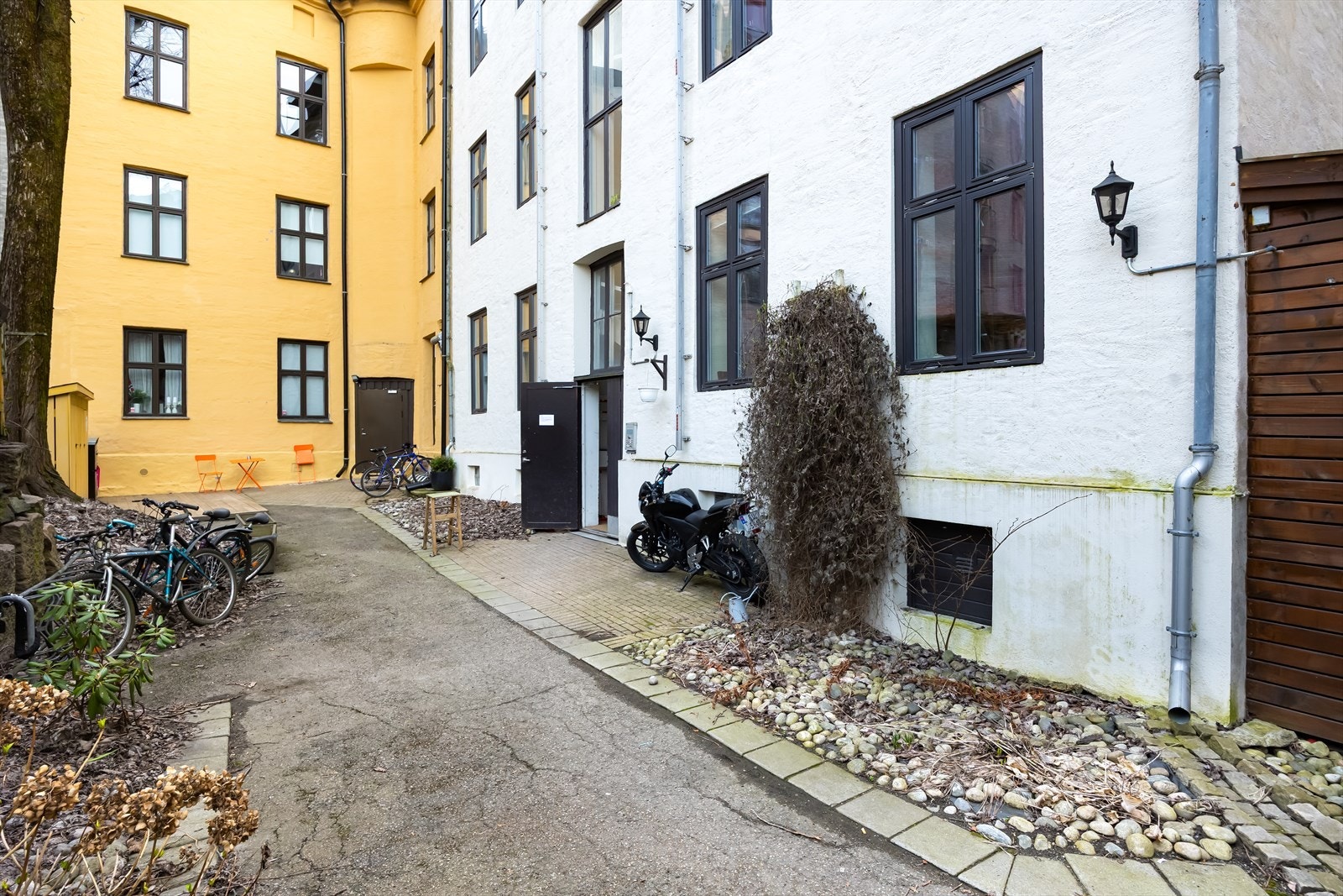 Leiligheten er en del av Heimdalsgaten 42 Borettslag, et lite og veldrevet borettslag med 8 andeler. Galleribilde
