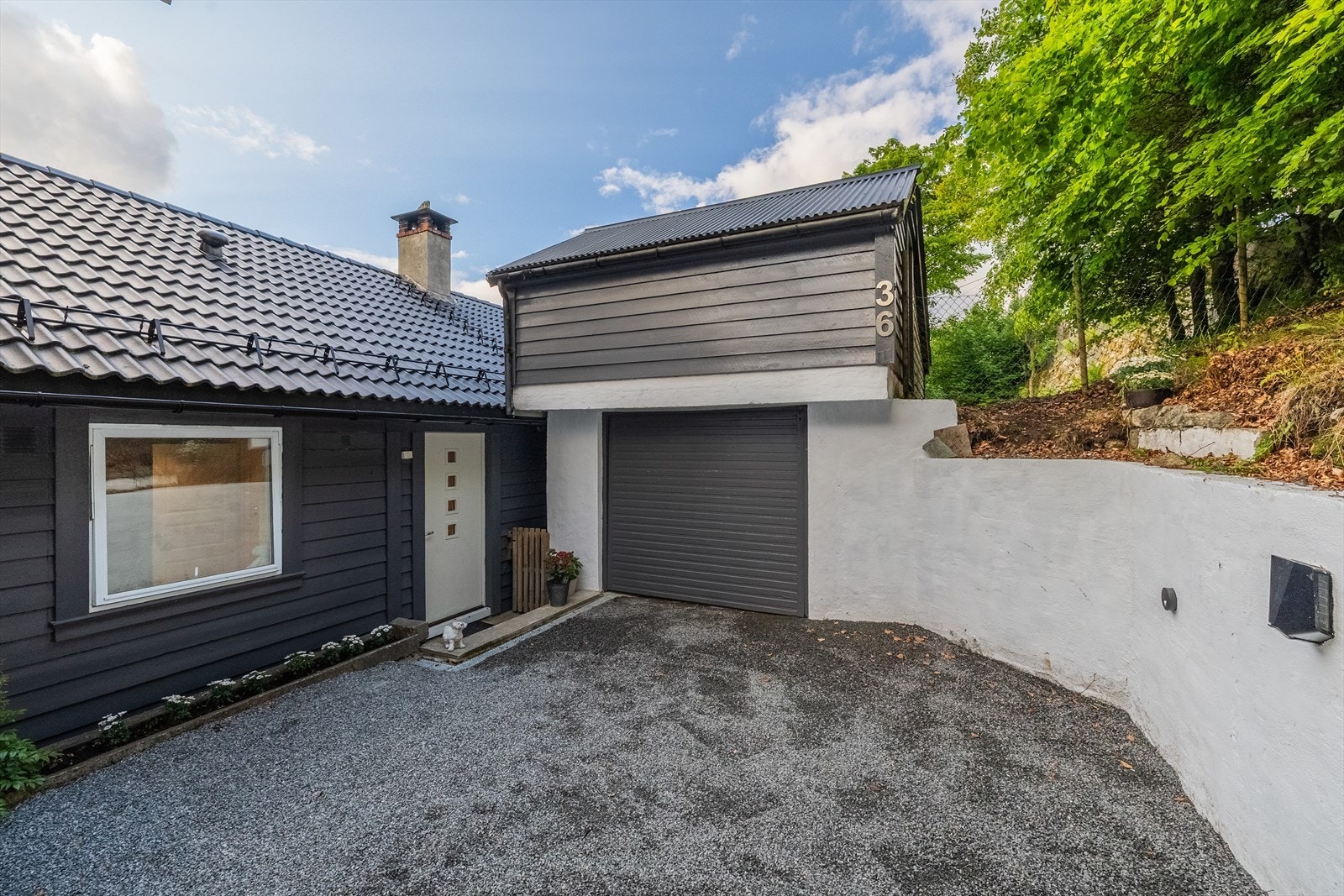 Garasje på 18m² med lagerrom over. Galleribilde
