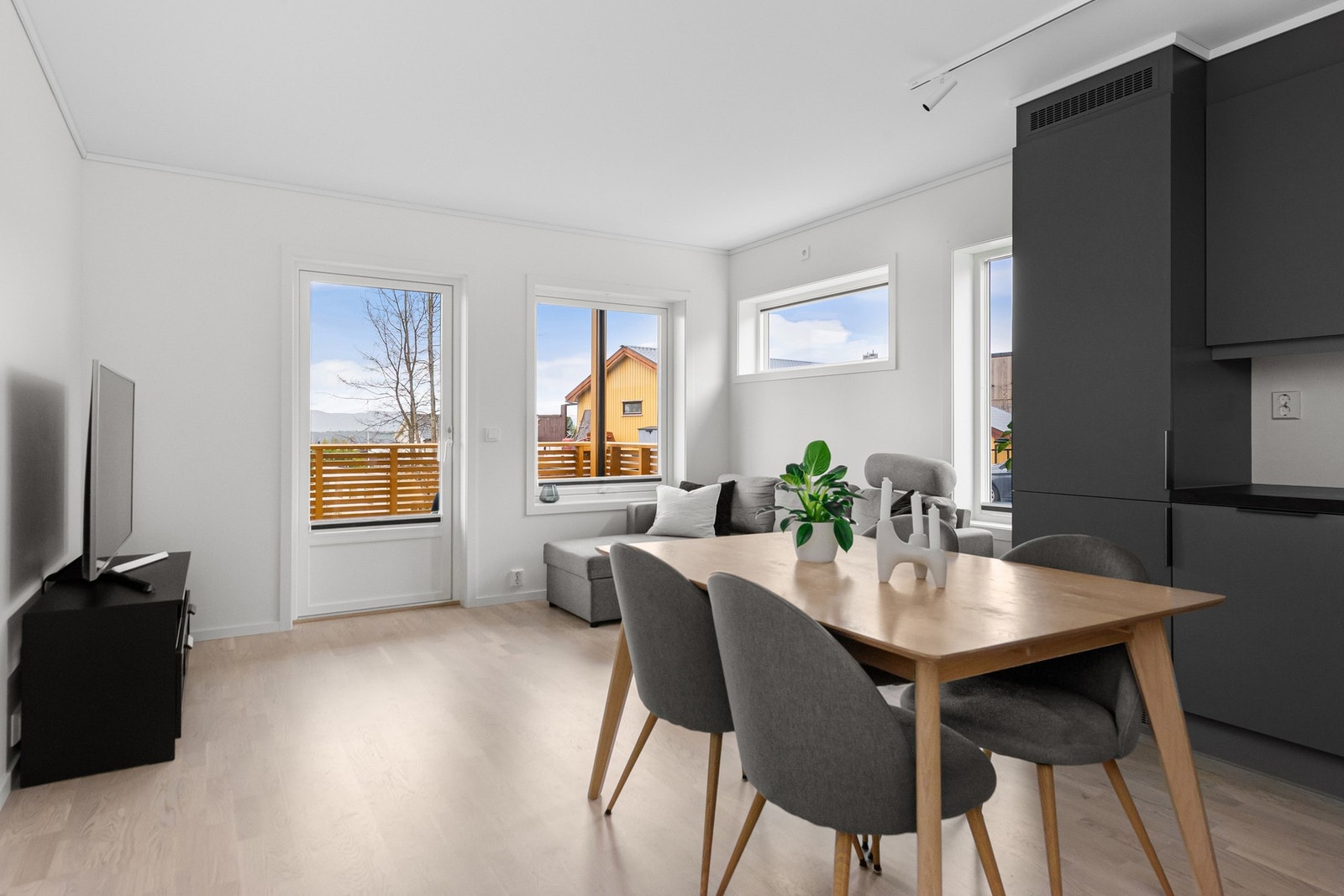 Åpen stue/kjøkken løsning. Galleribilde