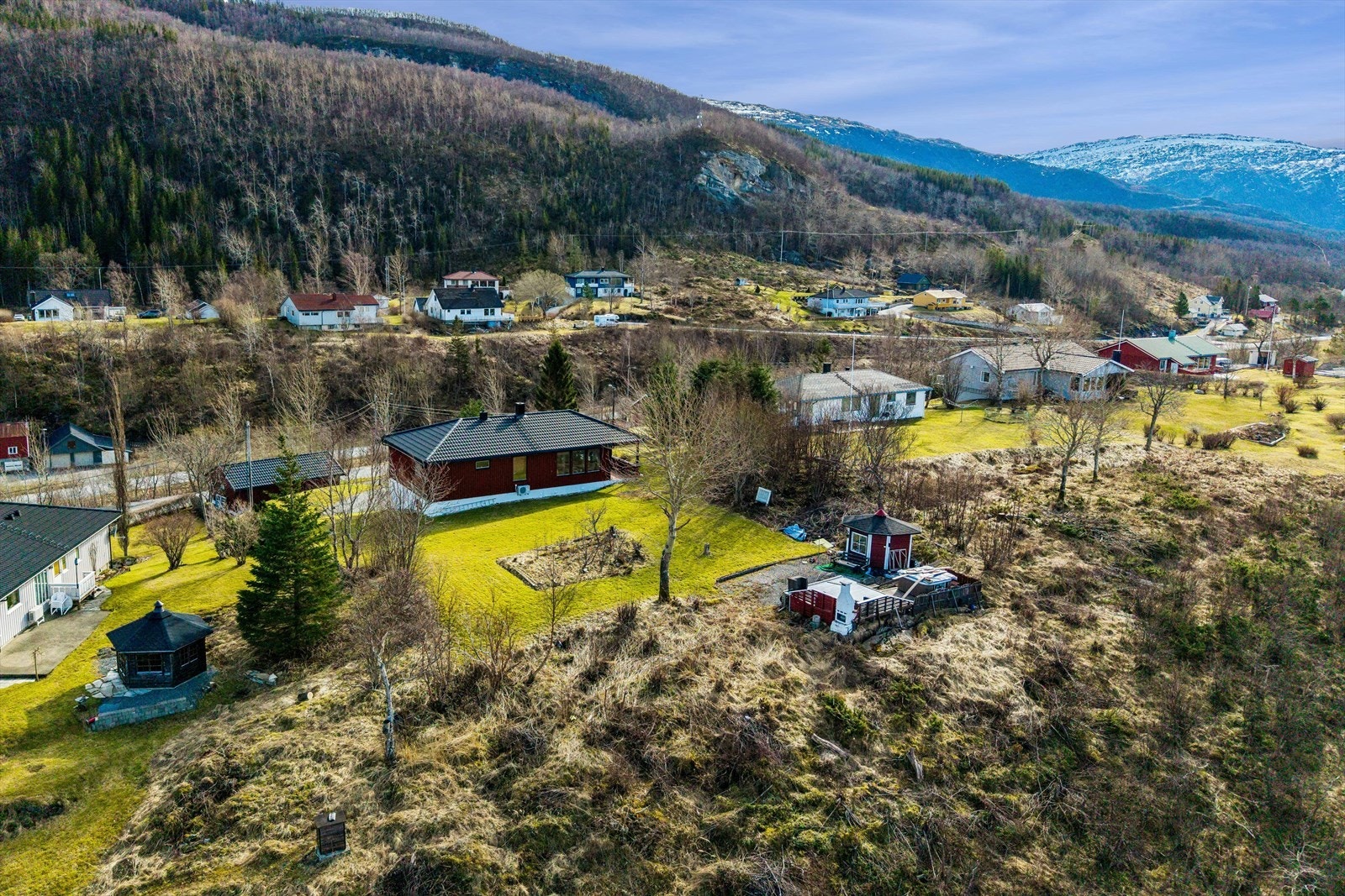 Dronebilde som viser beliggenhet og tomtene Galleribilde