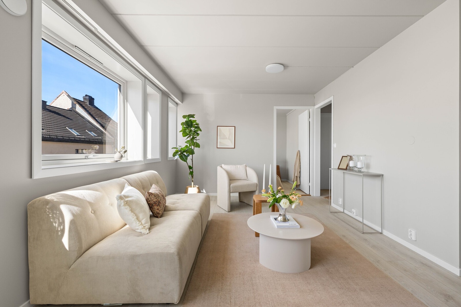 Fra stuen er det adkomst til soverom. Galleribilde