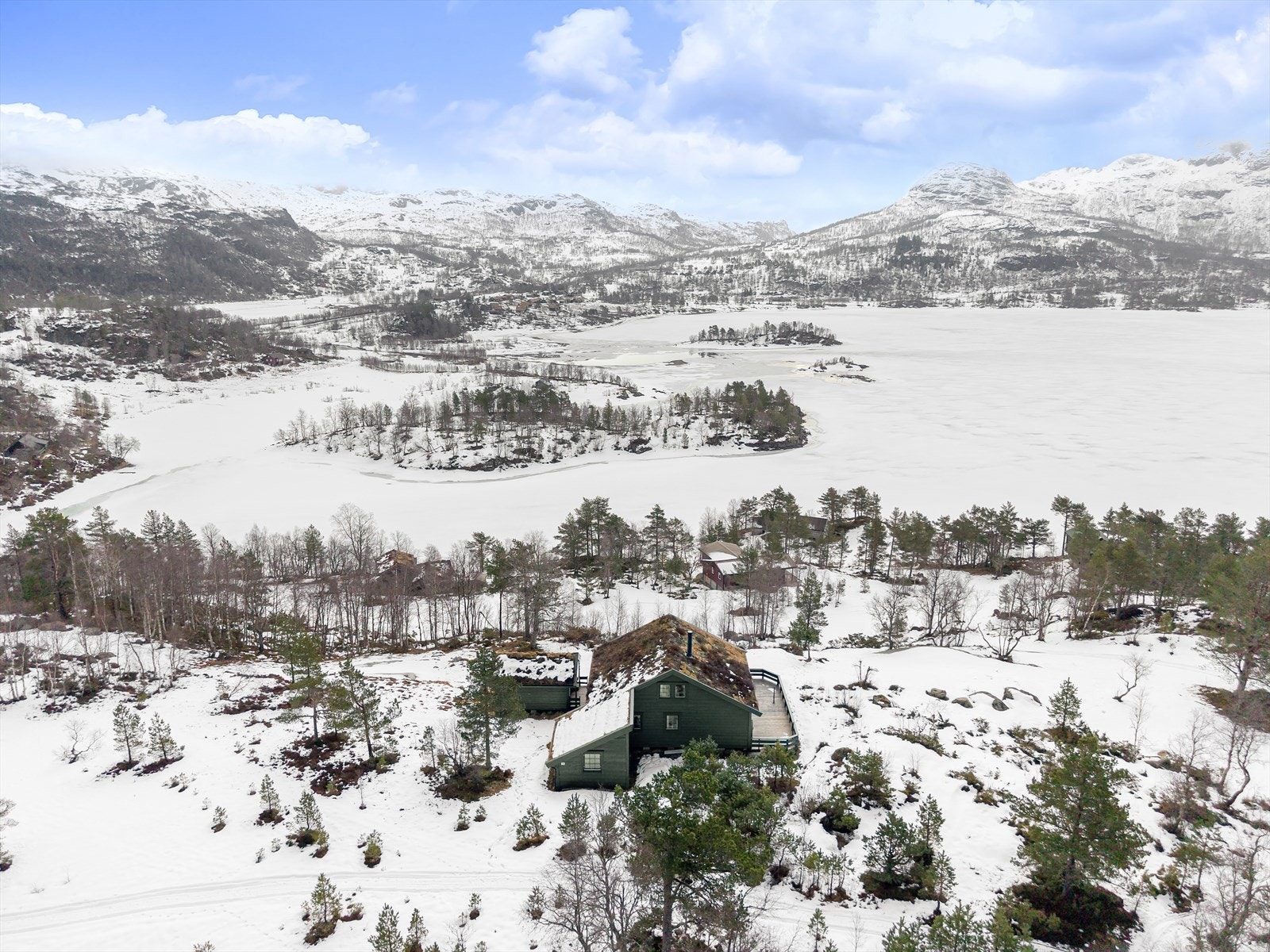 Fra hytten er det gangavstand til Mosvatnet Galleribilde