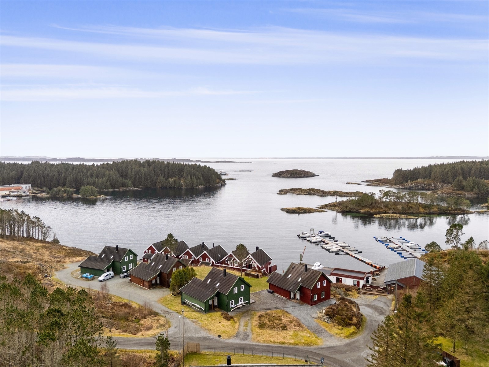 Et storslagent kystmiljø med store områder med urørt kystlandskap og som venter på å bli utforsket. Galleribilde