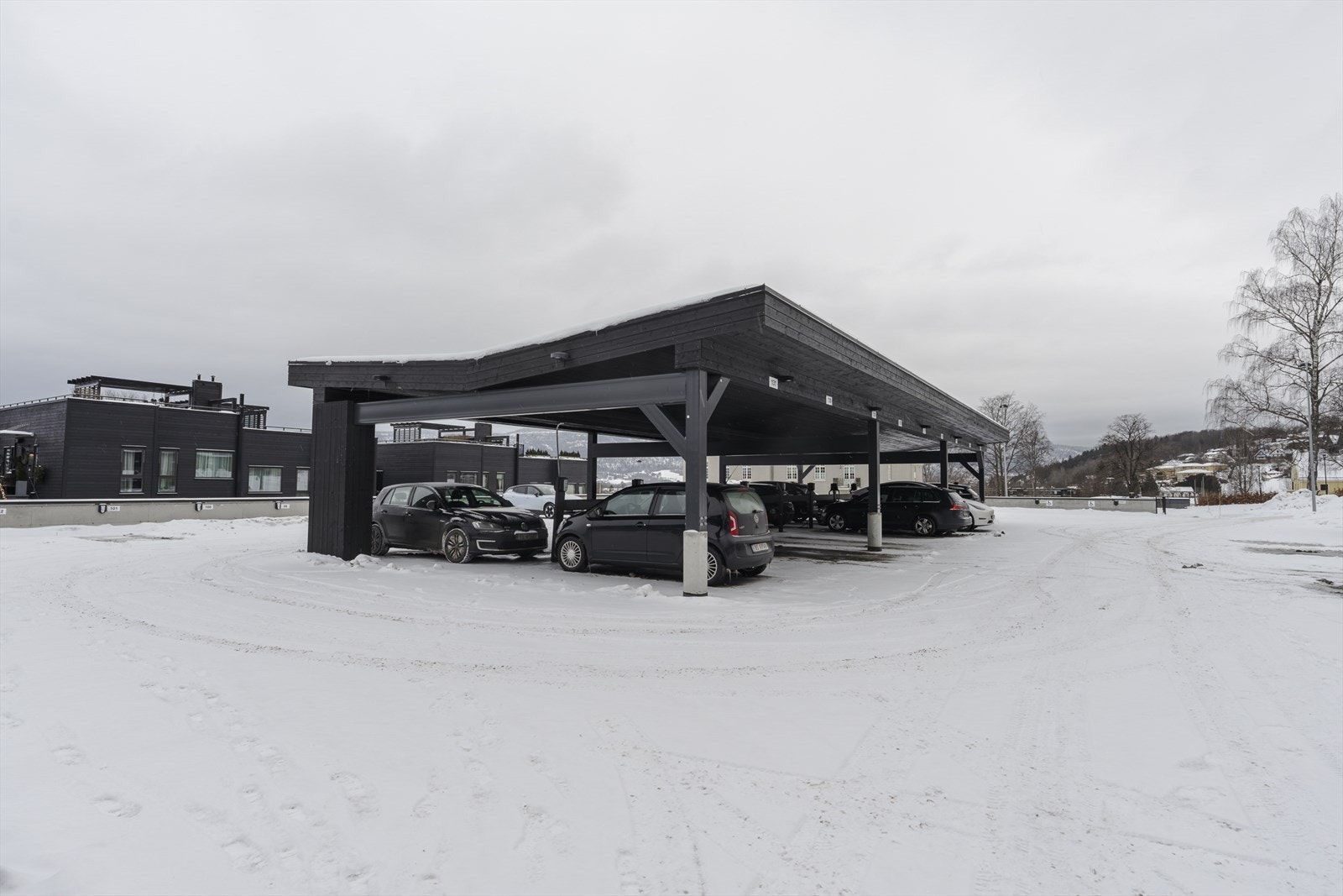 Boligen medfølger en parkeringsplass Galleribilde