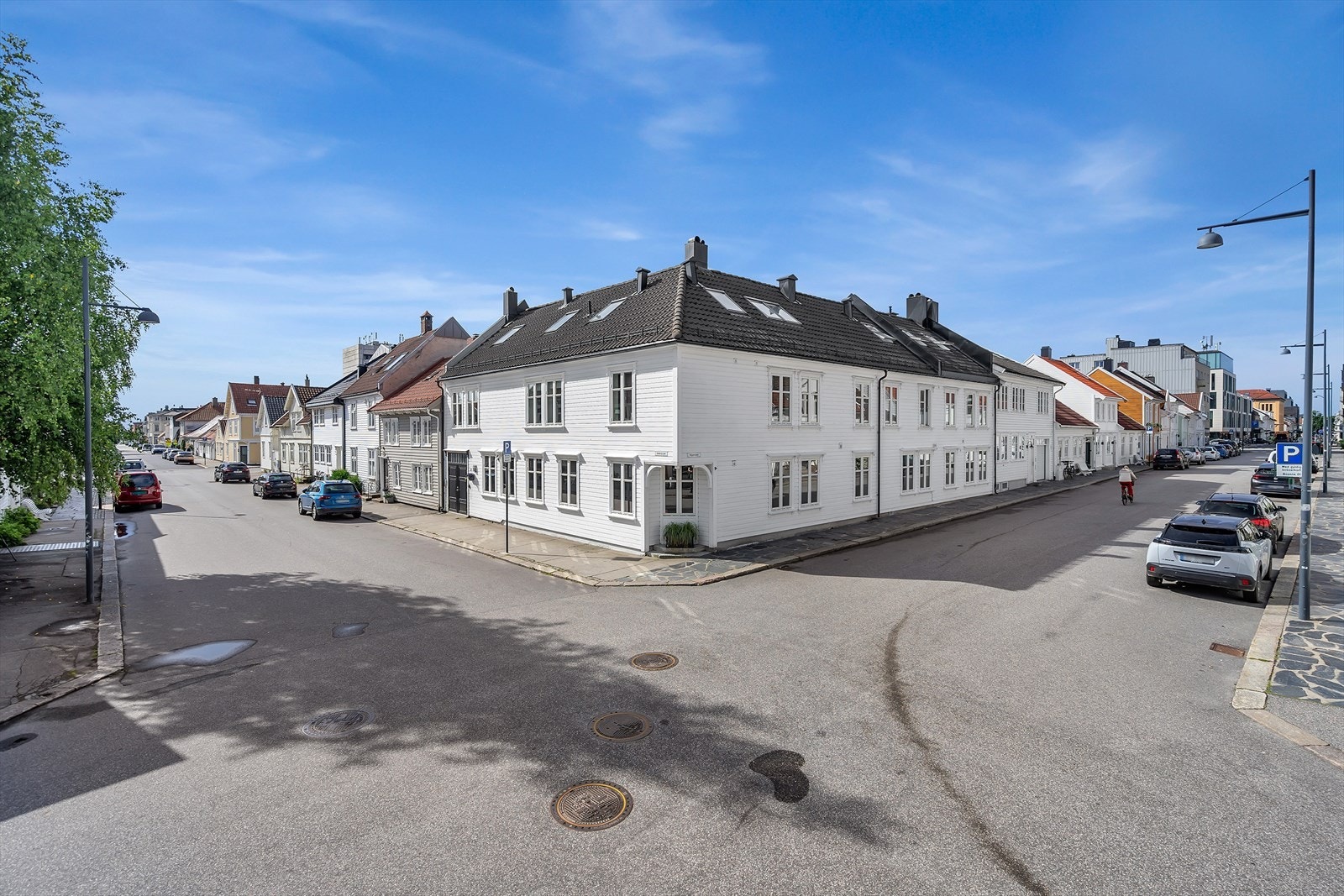 Leiligheten ligger i hjertet av Kristiansand sentrum, dermed har du alt Kristiansand har å by på "rett rundt hjørnet". Galleribilde