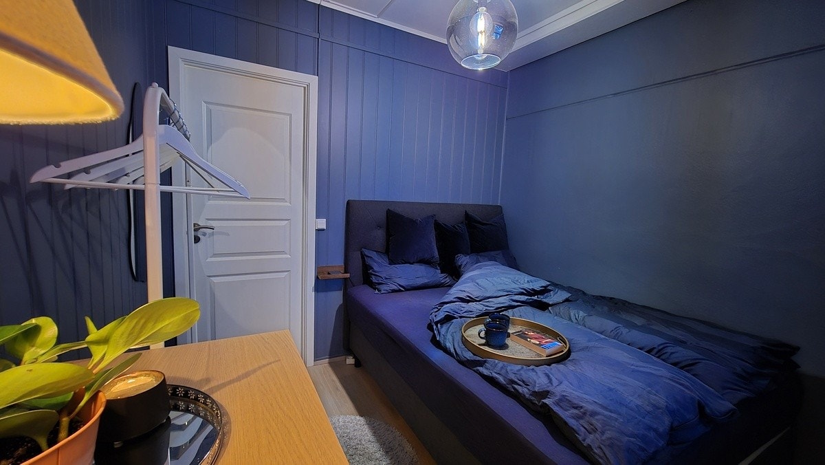 Soverom med 150 cm dobbelseng Galleribilde