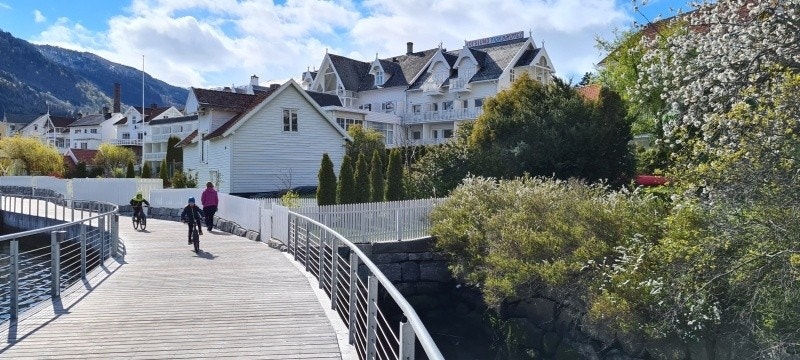 Kort veg til fjorden og fjordstien Galleribilde