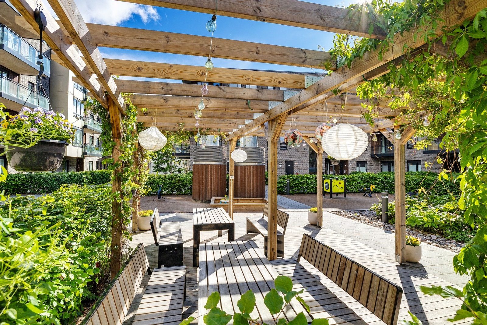 Gårdsplassen - Her kan man nyte fine sommerdager. Galleribilde