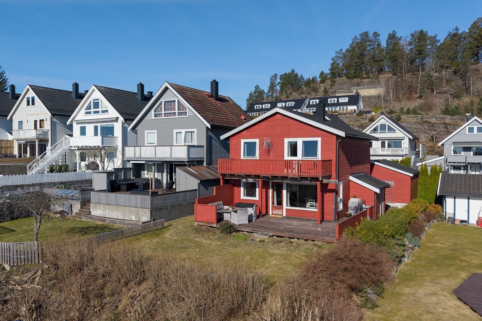 Lys og familievennlig enebolig med flott beliggenhet på Høymyr i Asker. Galleribilde