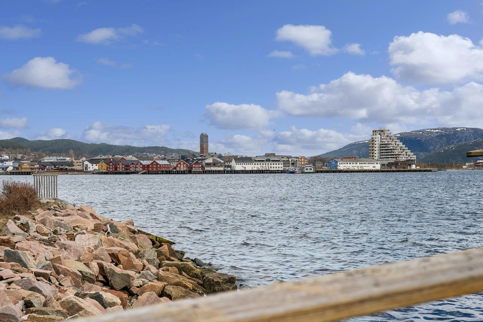 Flott utsikt ut mot Namsos sentrum. Galleribilde