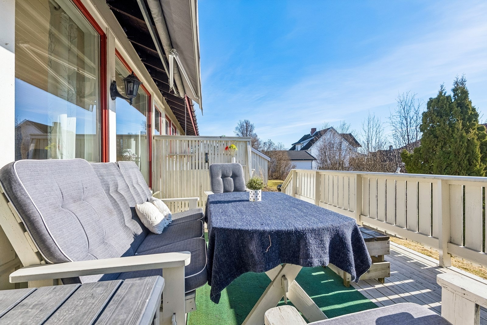 Fra stuen er det utgang til en terrasse på 19 m². Galleribilde