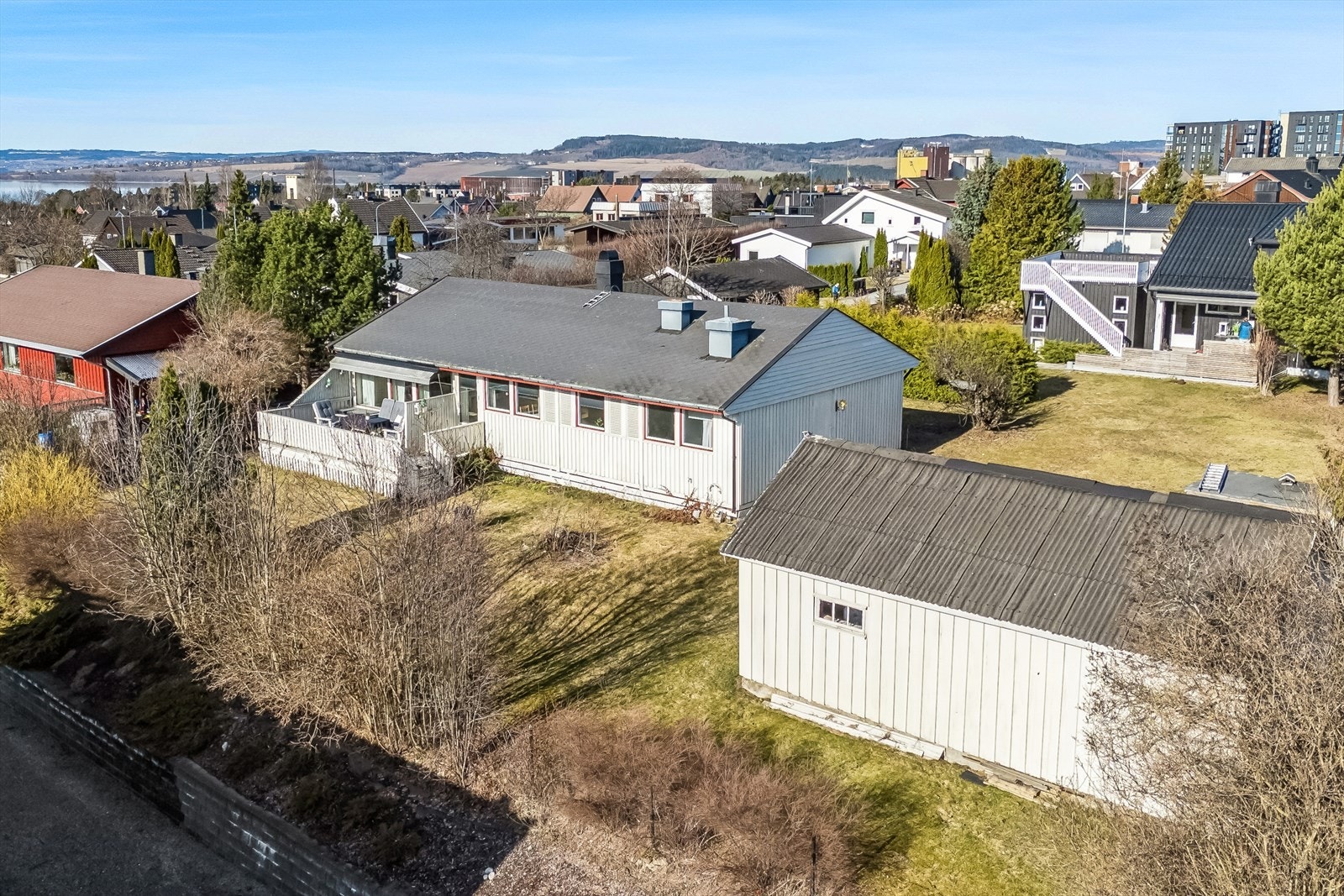 Herfra er det kort vei til nydelige turområder i Ankerskogen, Furuberget og langs Mjøsa. Galleribilde