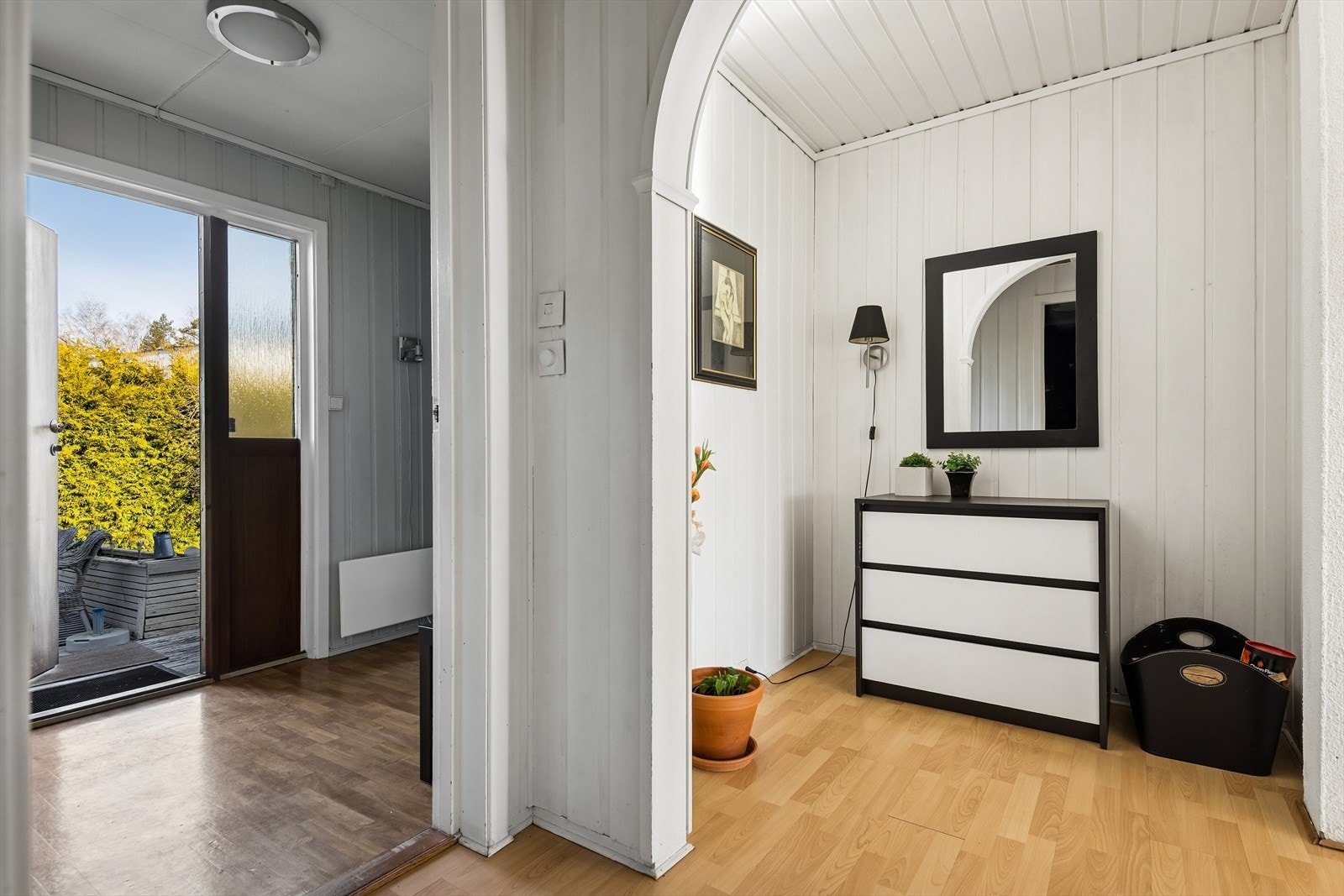 Fra gangen er det tilgang til stue, soverom og to praktiske innvendige boder. Galleribilde