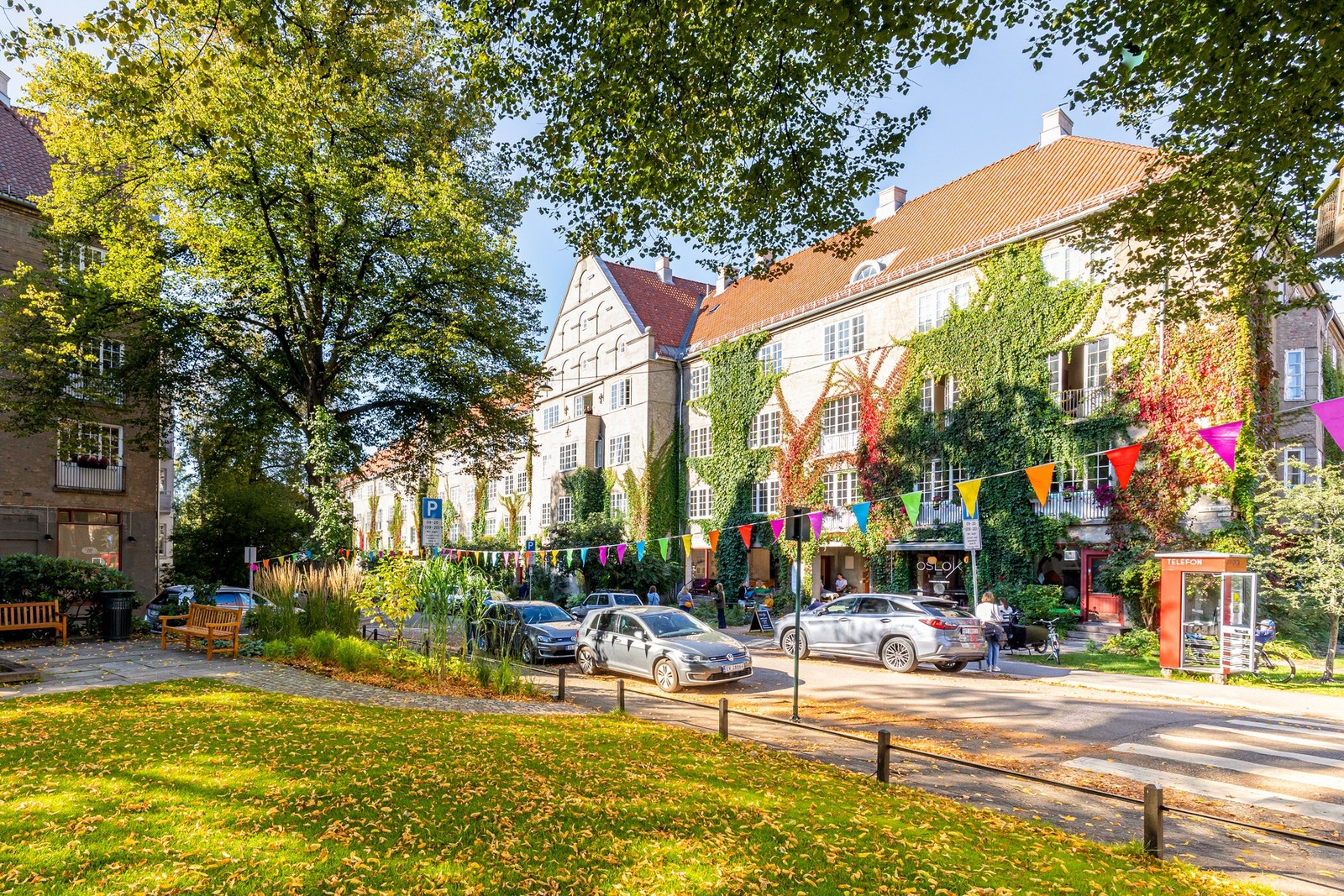 På Jessenløkken finnes det en hyggelig liten plass (Lille Jacob), en kolonial og en kafé. Galleribilde