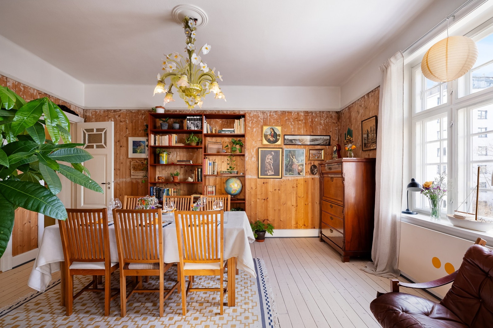 Originalt rupanel er eksponert i stuene og på soverommet. Galleribilde