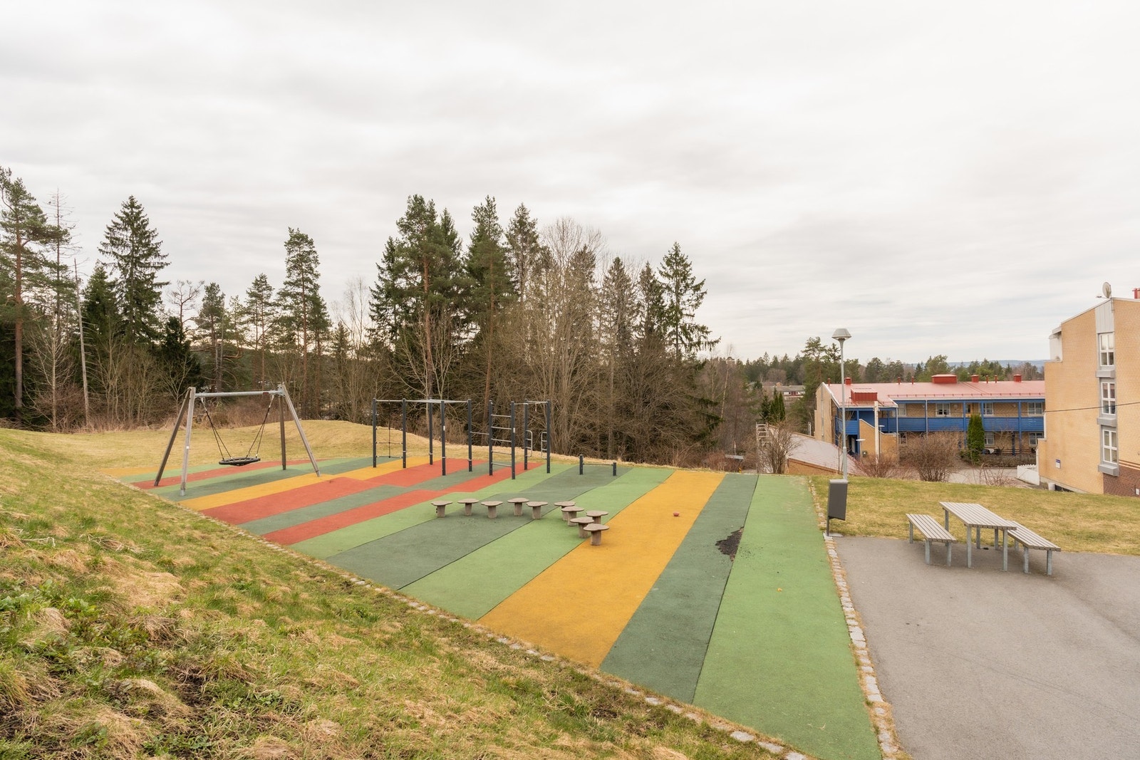 Borettslaget har flotte og familievennlige fellesområder med lekeplass og aktivitetsarealer Galleribilde
