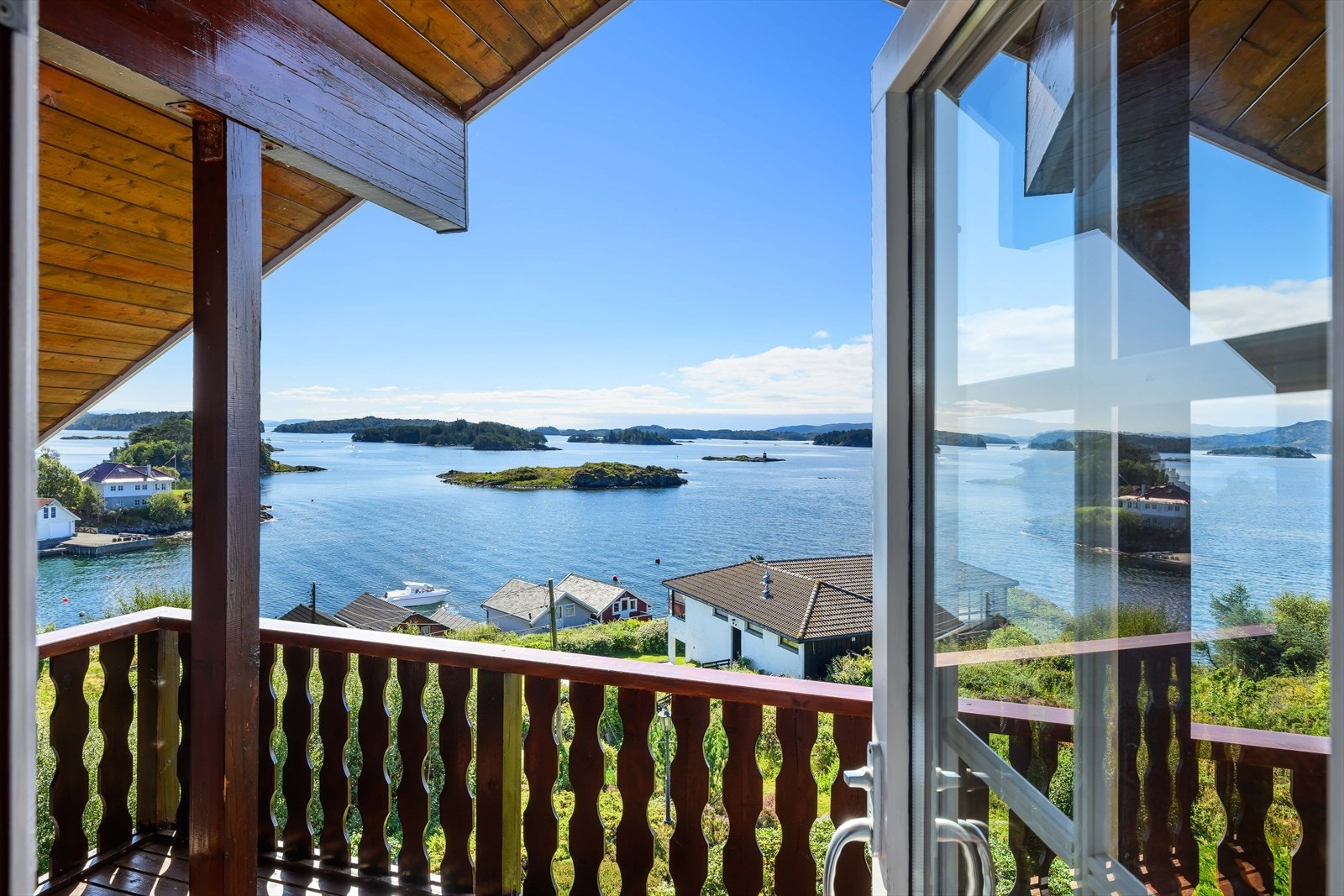 Utgang til veranda fra hovedsoverommet. Galleribilde