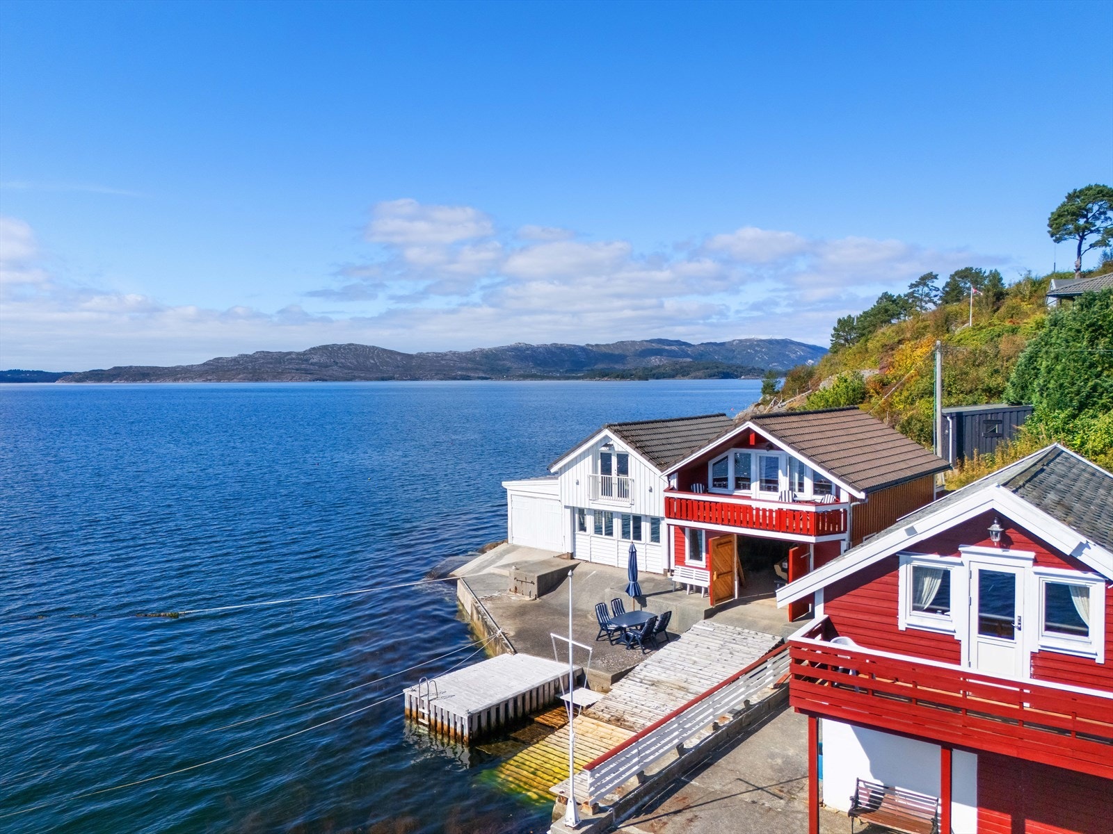 Mulighet for å kjøpe nøst rett nedenfor eiendommen. Galleribilde