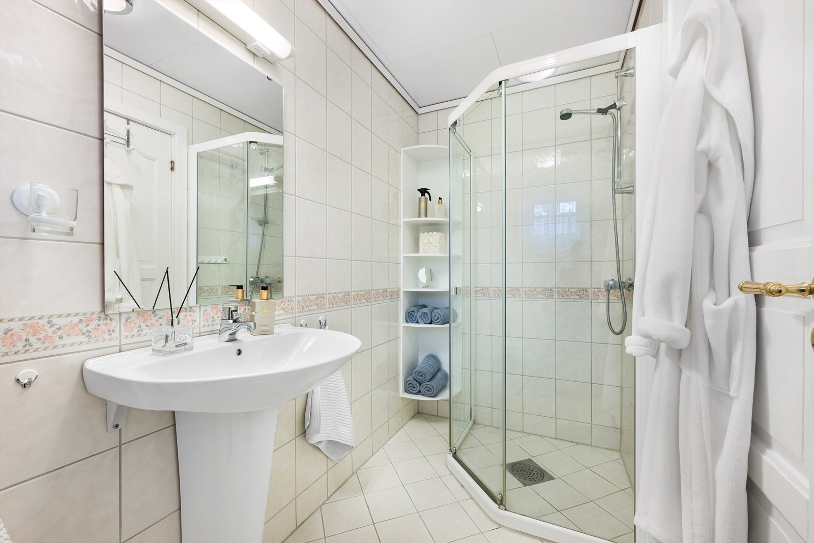 Bad 1. etg med varme i gulv. Galleribilde