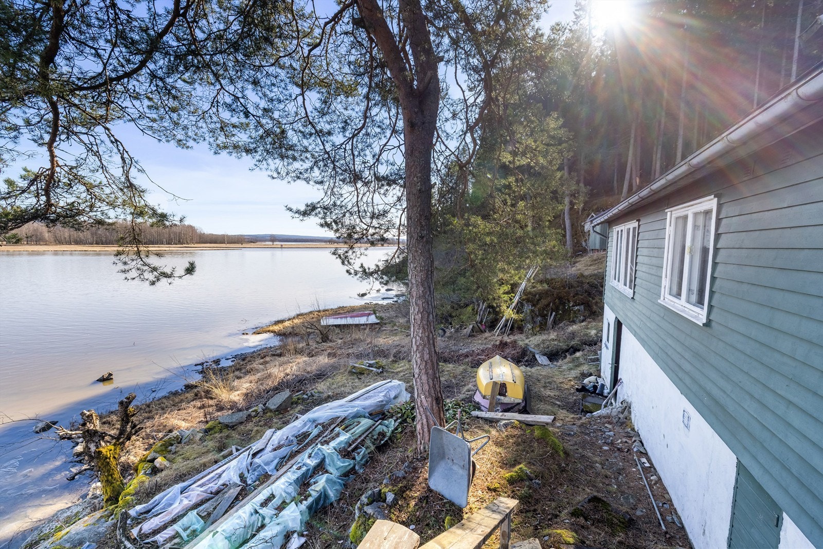 Egen strandlinje gir unike muligheter for bading, fiske og båtliv. Galleribilde