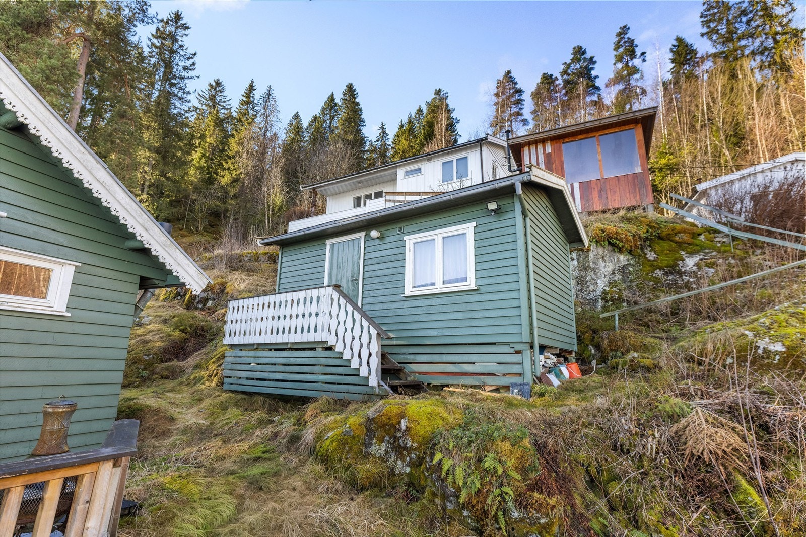 Eiendommen har også et uthus for ekstra lagringsplass. Galleribilde