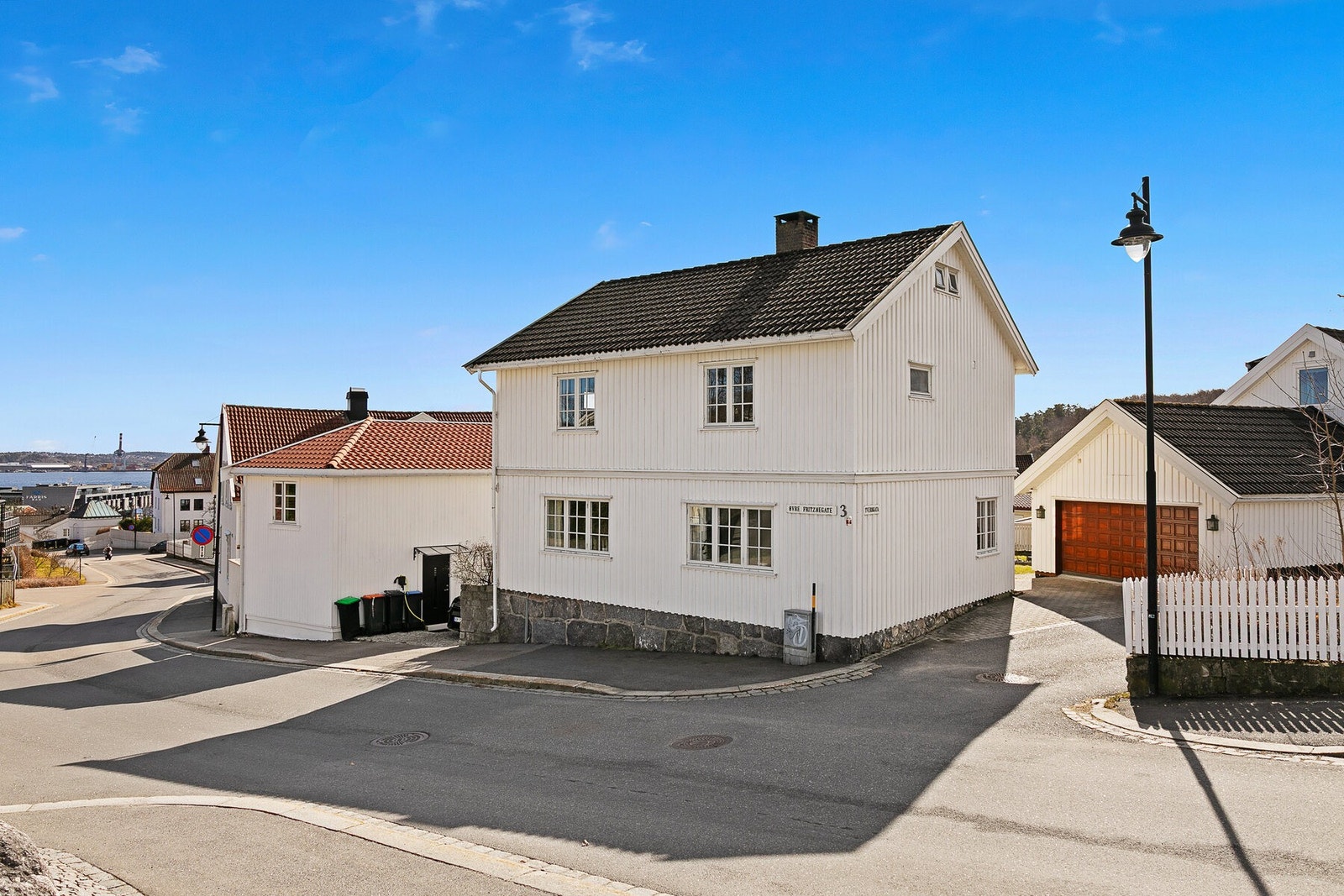 En sjarmerende og innholdsrik eiendom med sjel og historie, beliggende i hjertet av idylliske Langestrand. Galleribilde