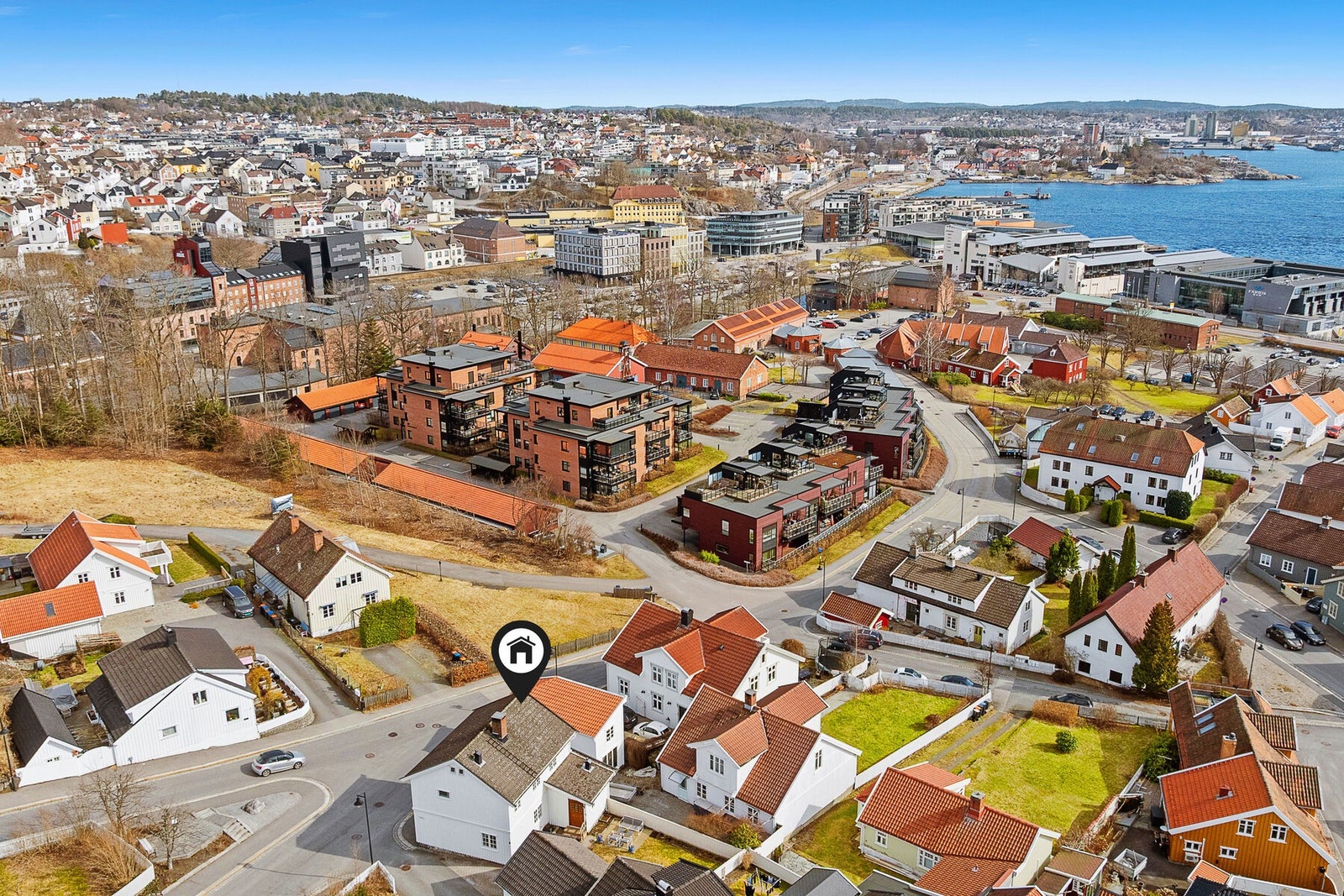 Her bor du med kort avstand til sjøen, flotte turområder, sentrum og et bredt tilbud av daglige servicetjenester. Galleribilde