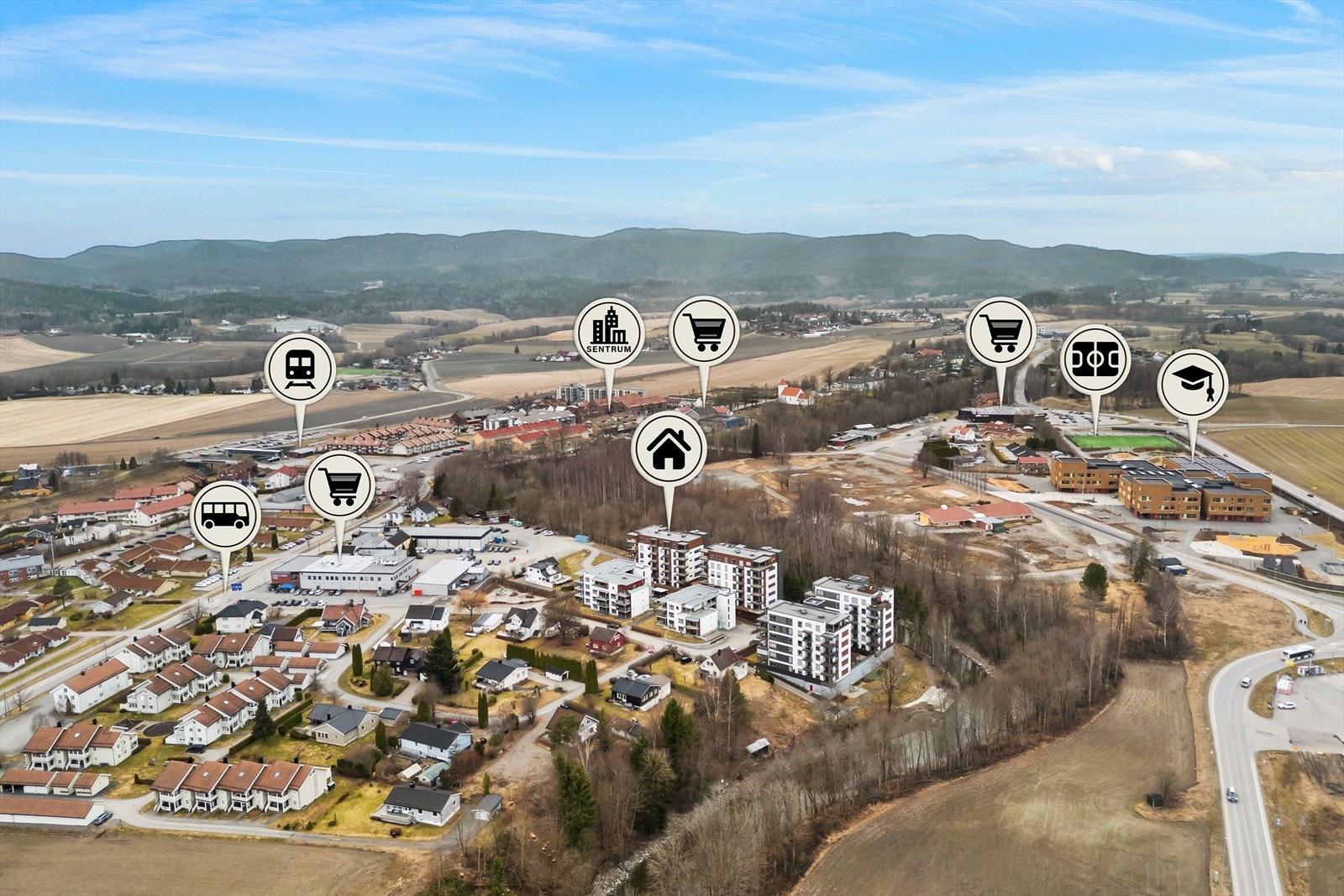 Her bor du sentralt med gangavstand til alt du trenger. Sande togstasjon ligger kun fem minutters gange unna. Galleribilde