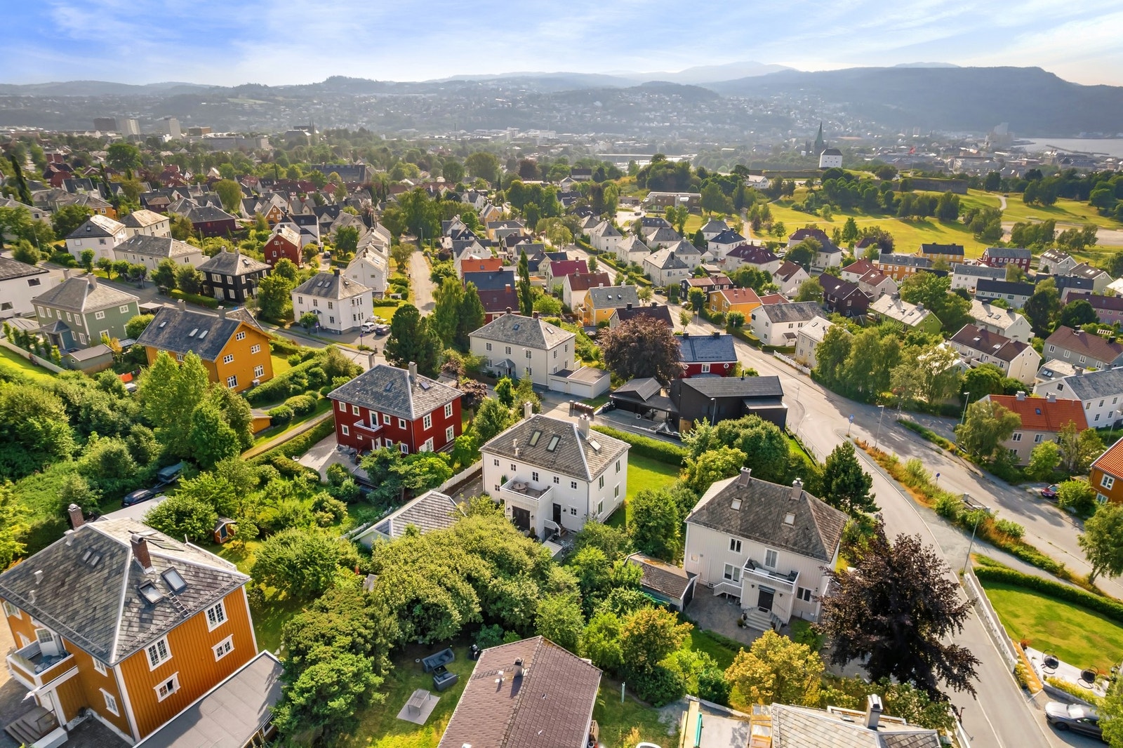 Området kjennetegnes av lite trafikk, gode solforhold og en luftig bebyggelse. Galleribilde