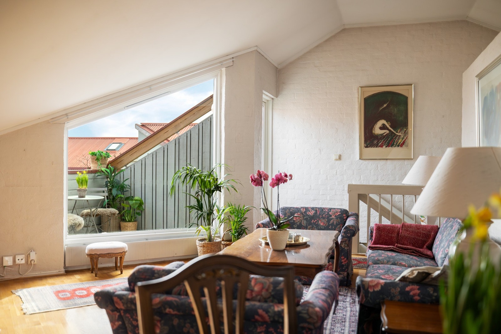 Fra stuen er det utgang til leilighetens terrasse på ca. 7 kvm Galleribilde