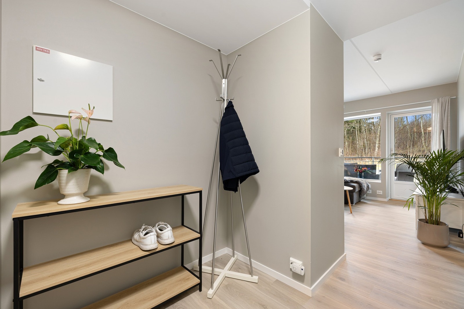 Gang med plass til evt garderobeløsninger/kommode. Galleribilde