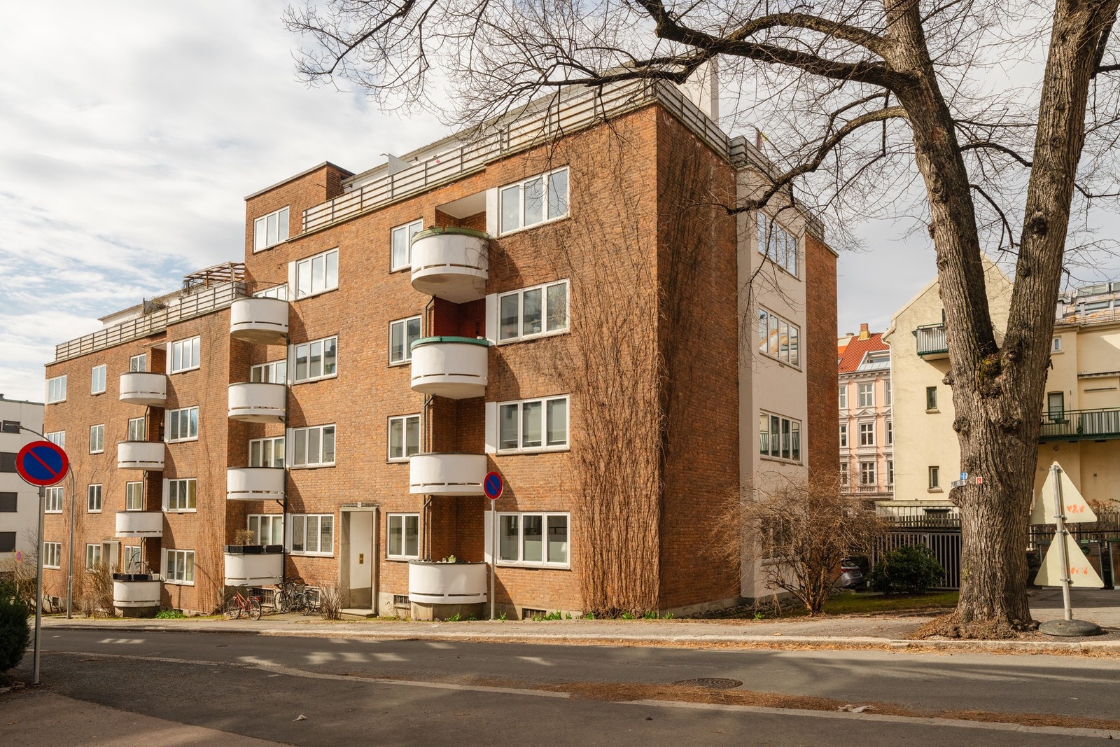 Rolig og tilbaketrukket gate, sentralt på Majorstuen Galleribilde