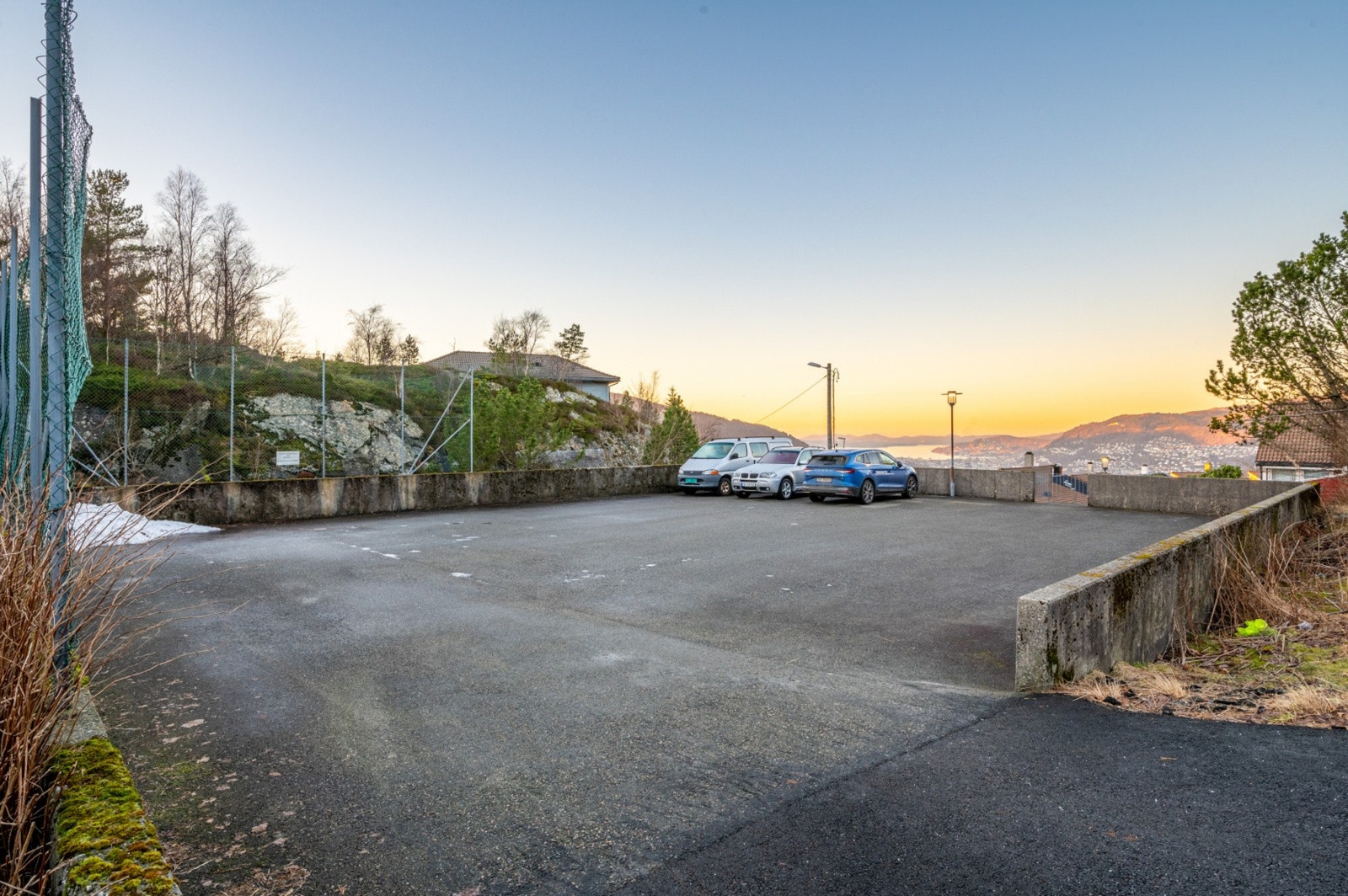 Taket på fellesgarasjen er gjesteparkering for sameiet Galleribilde