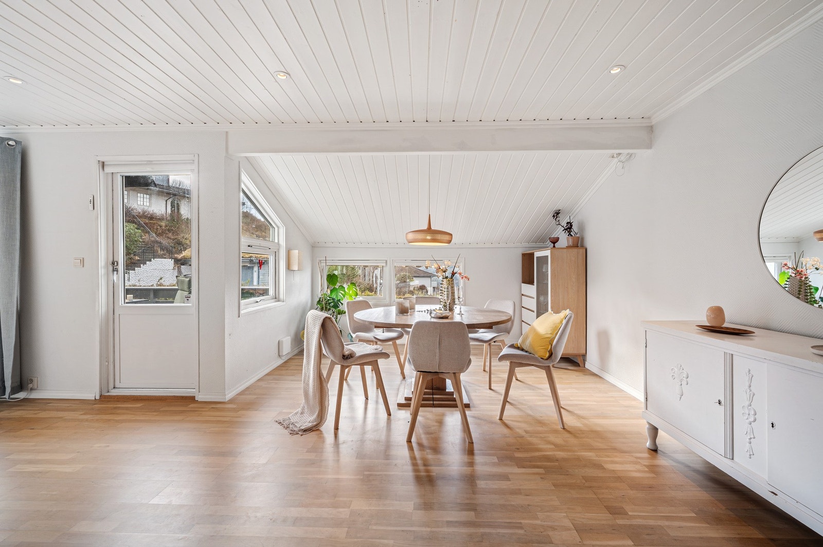Stuen er lys og delikat Galleribilde
