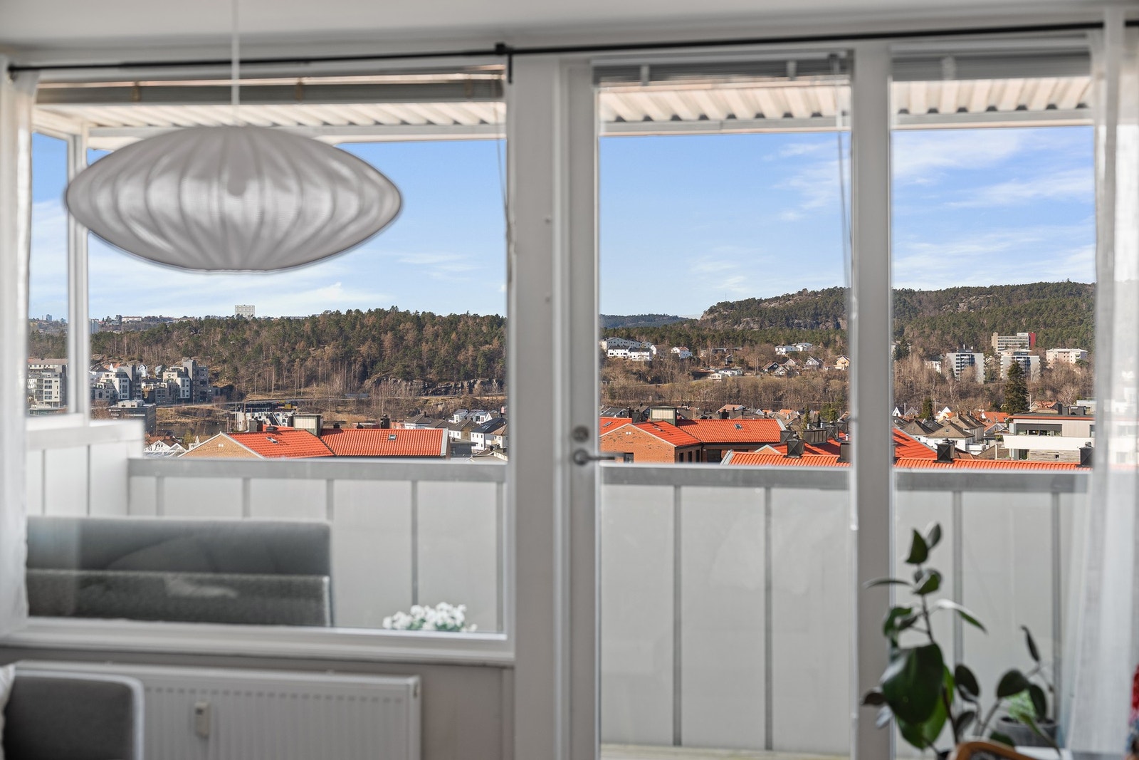 Kveldssol og utsikt over hele byen Galleribilde