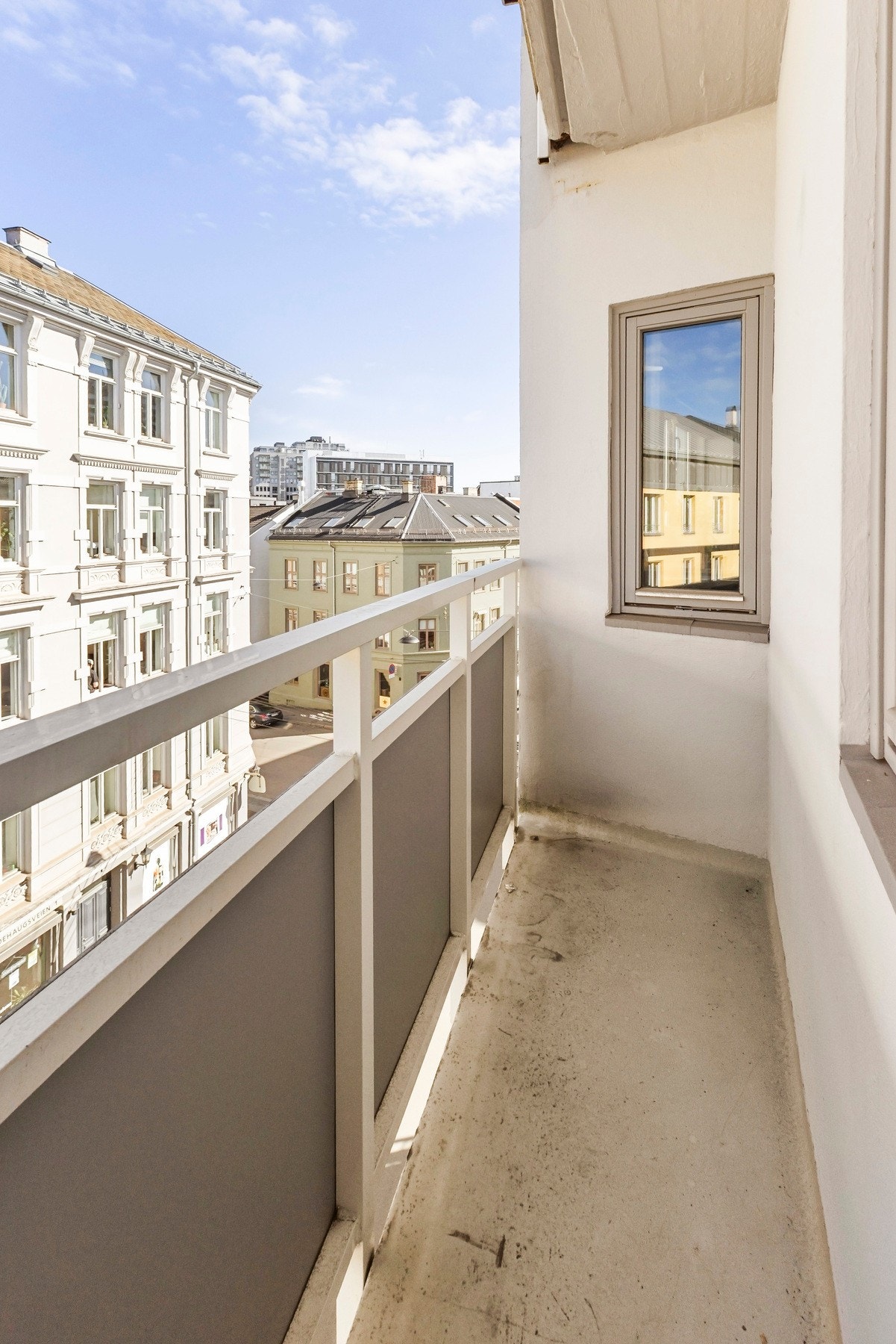 Lys og gjennomgående 2-roms med attraktiv og sentral beliggenhet i ettertraktede Homansbyen. Galleribilde