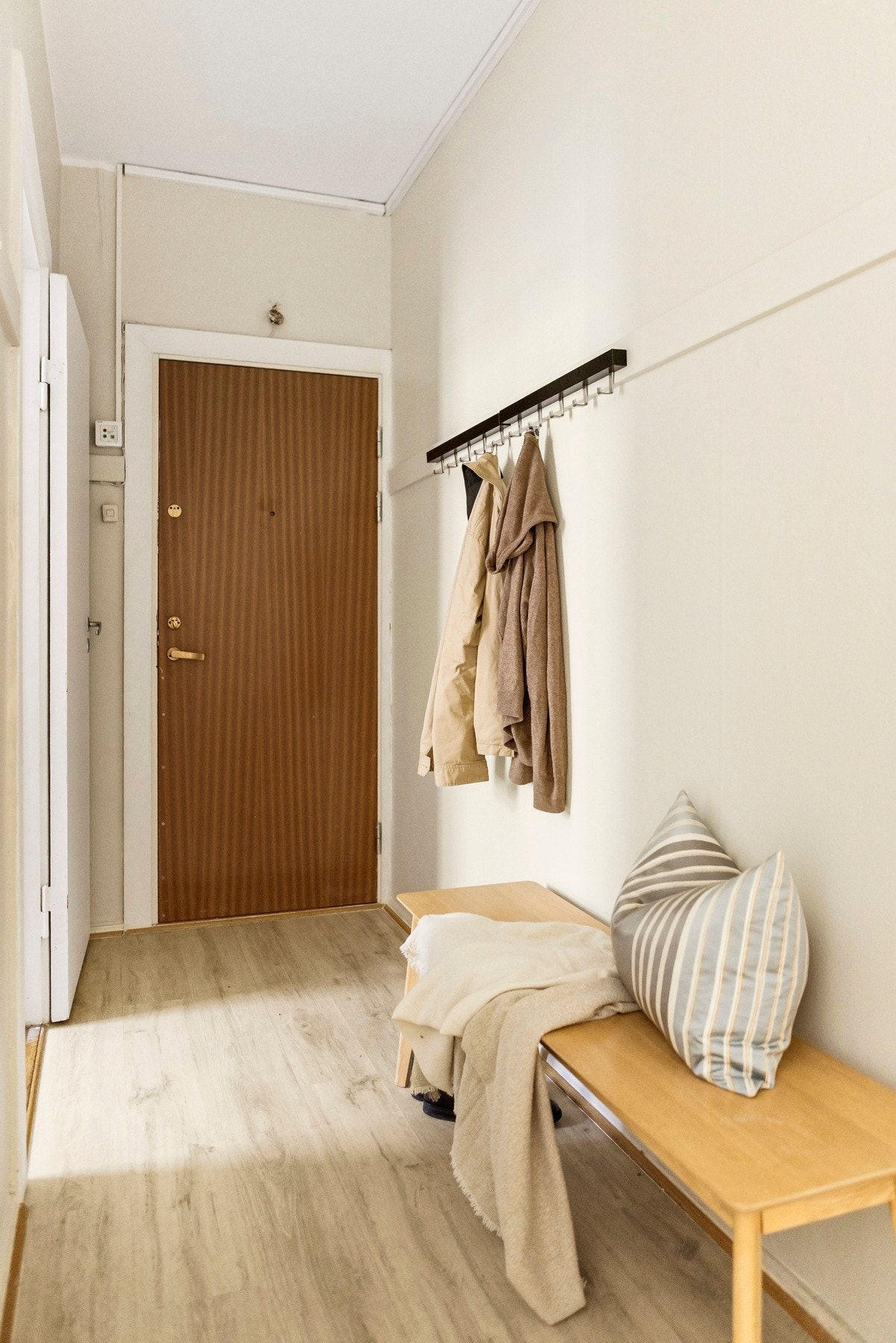 Gang med gode oppbevaringsmuligheter Galleribilde