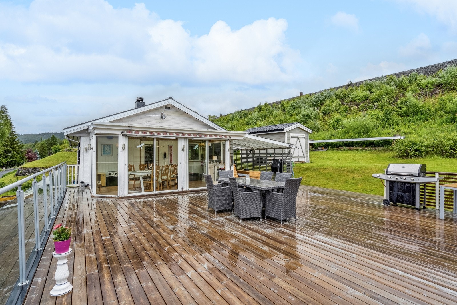 Stor, sørvestvendt terrasse Galleribilde
