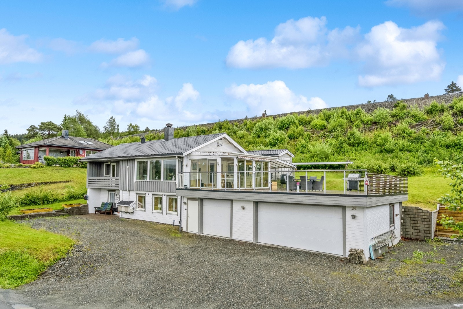Velkommen til Kyllofallet 34, en velholdt og tiltalende enebolig med fantastiske sol- og utsiktsforhold Galleribilde