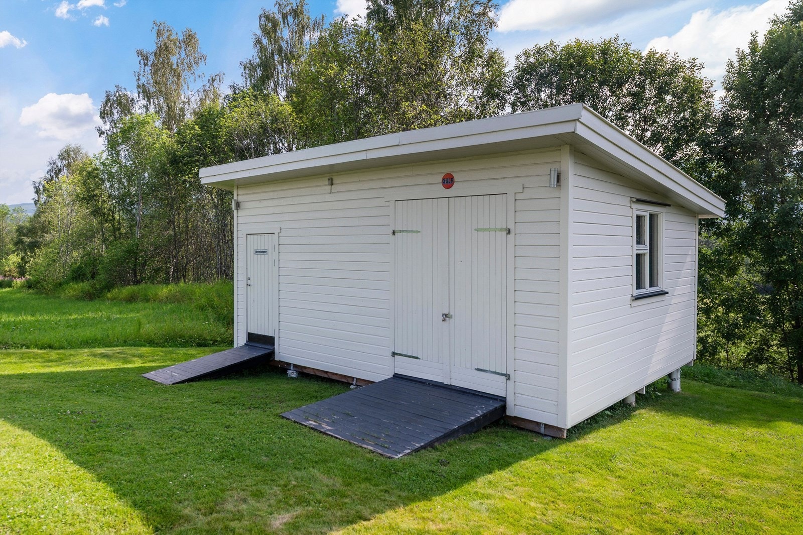 Bod med verksted og oppbevaringsplass. Galleribilde